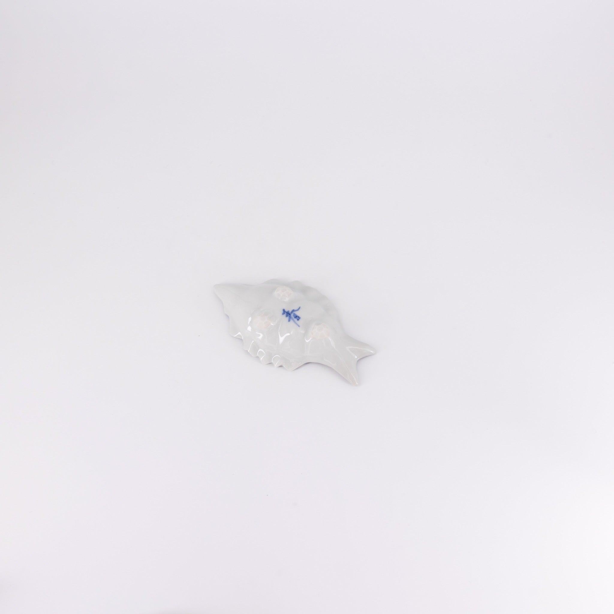 染付 海老形猪口
