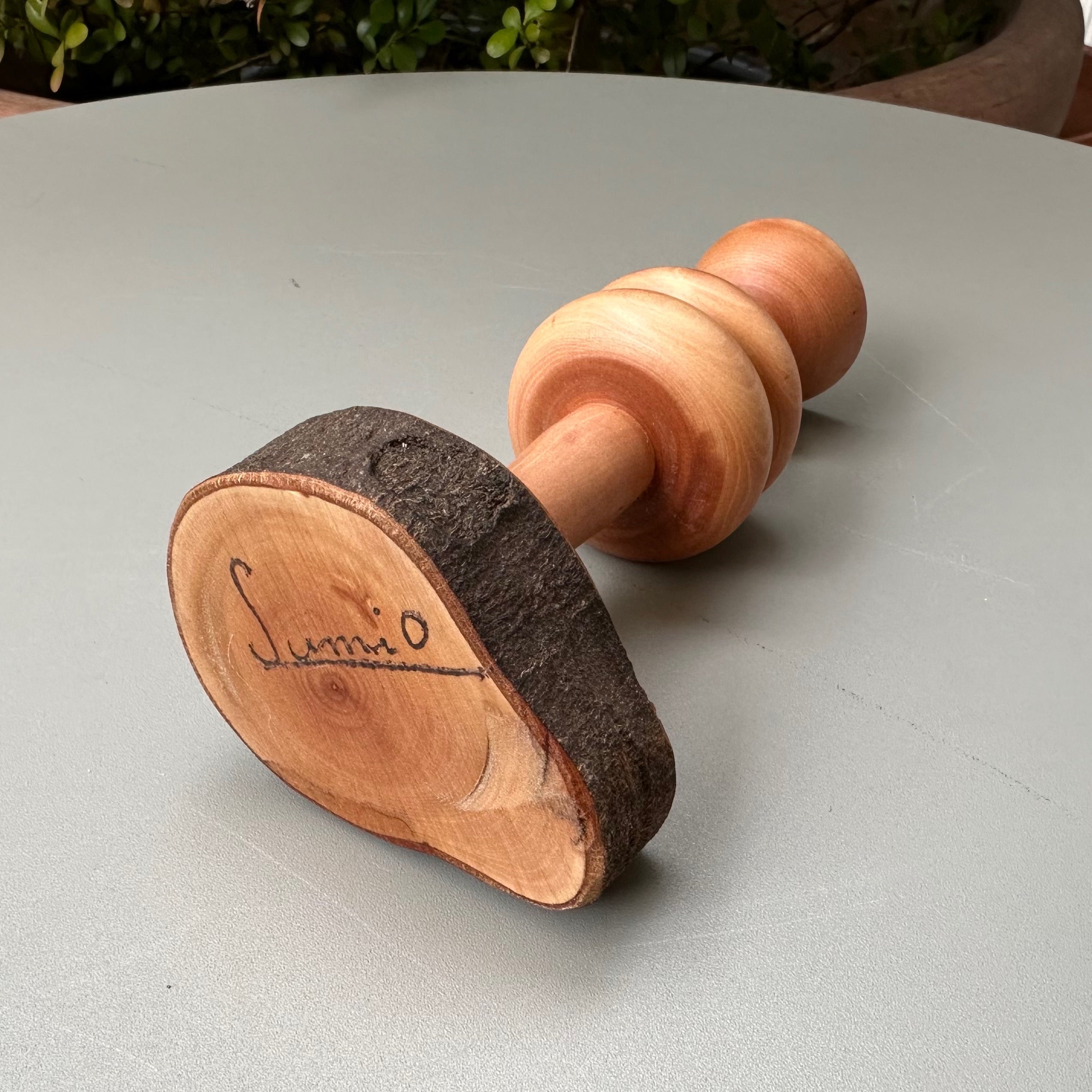 小さなものを置くオブジェ(ヒサカキ)