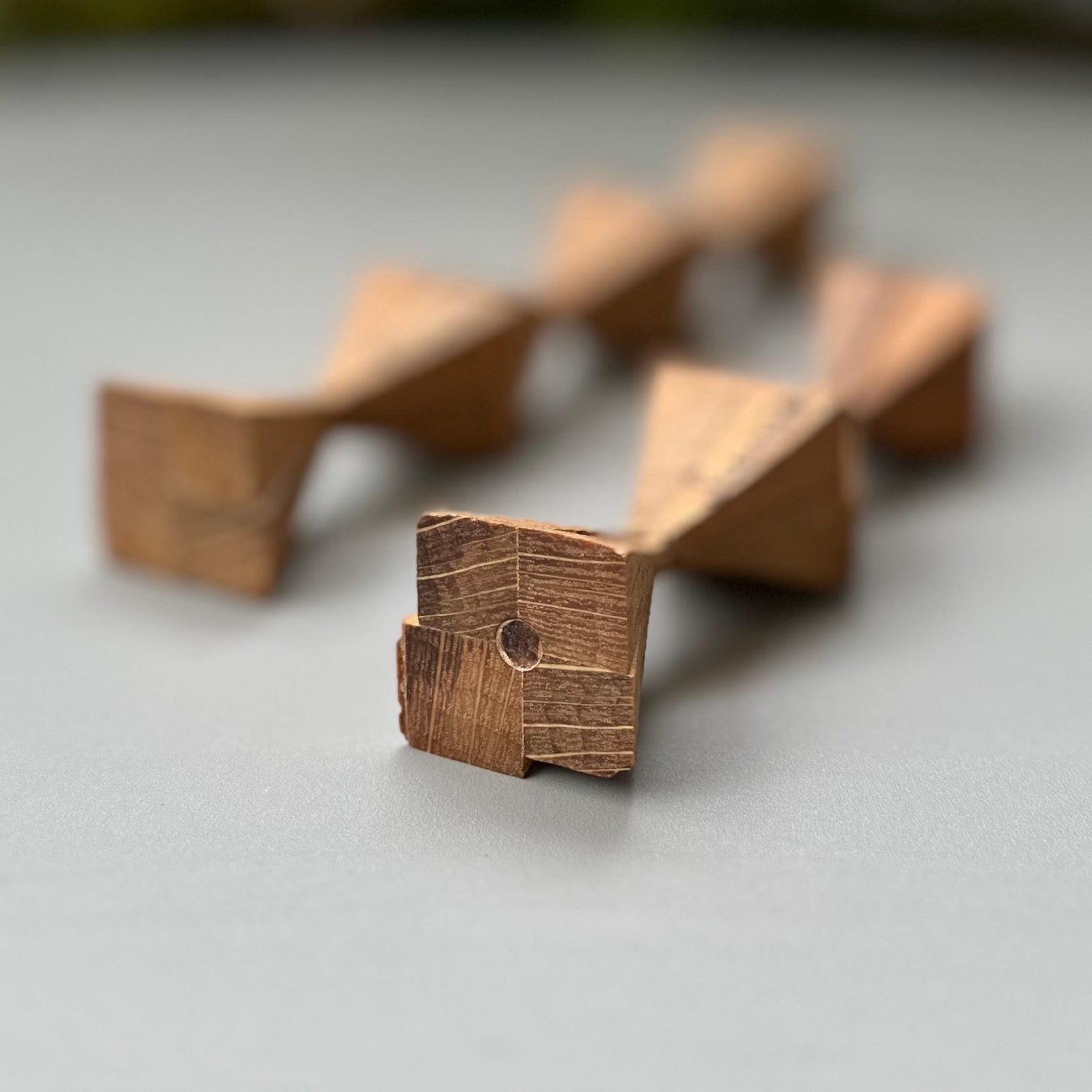 柱のオブジェ(クヌギ)