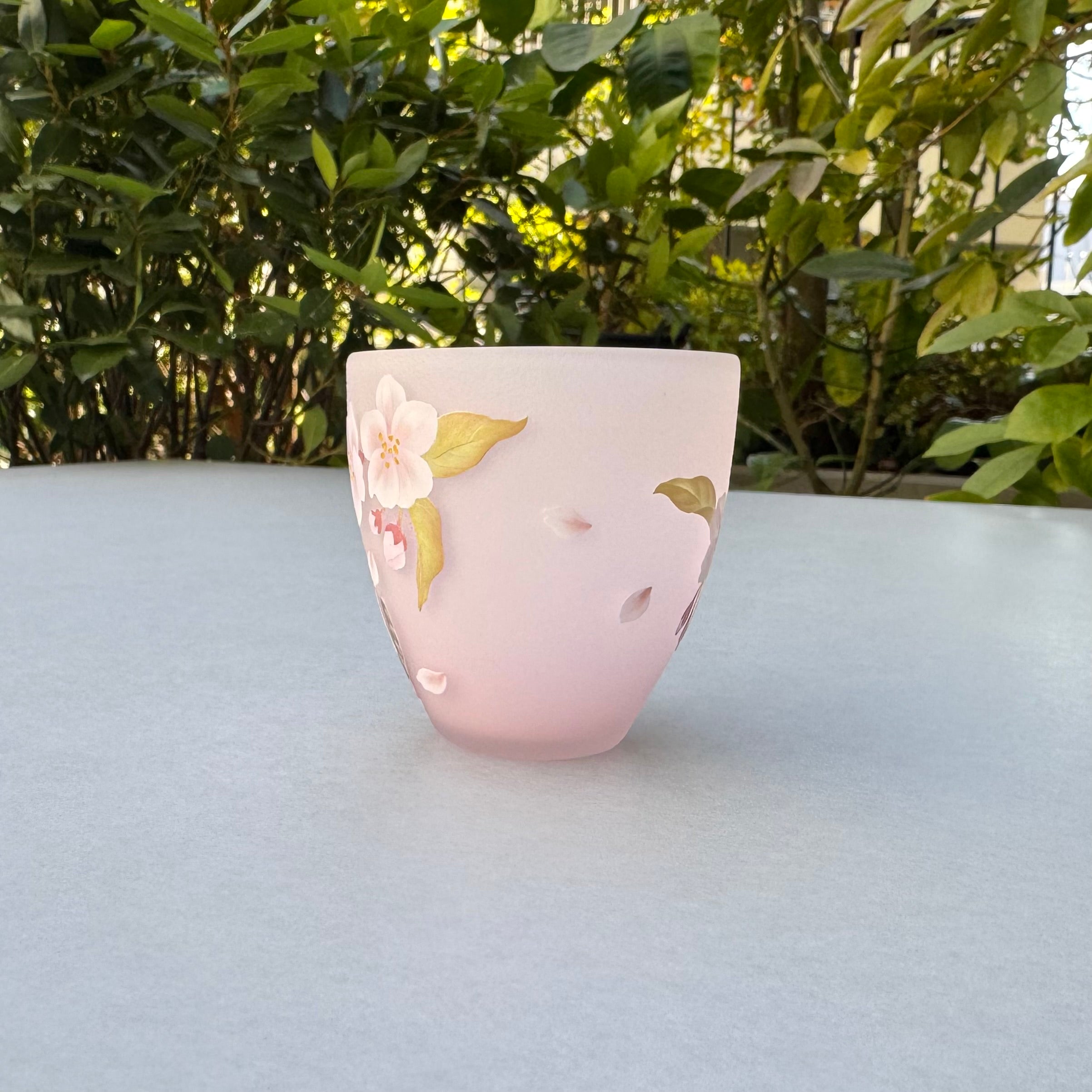 24_ぐい吞「そよそ風に誘われて」