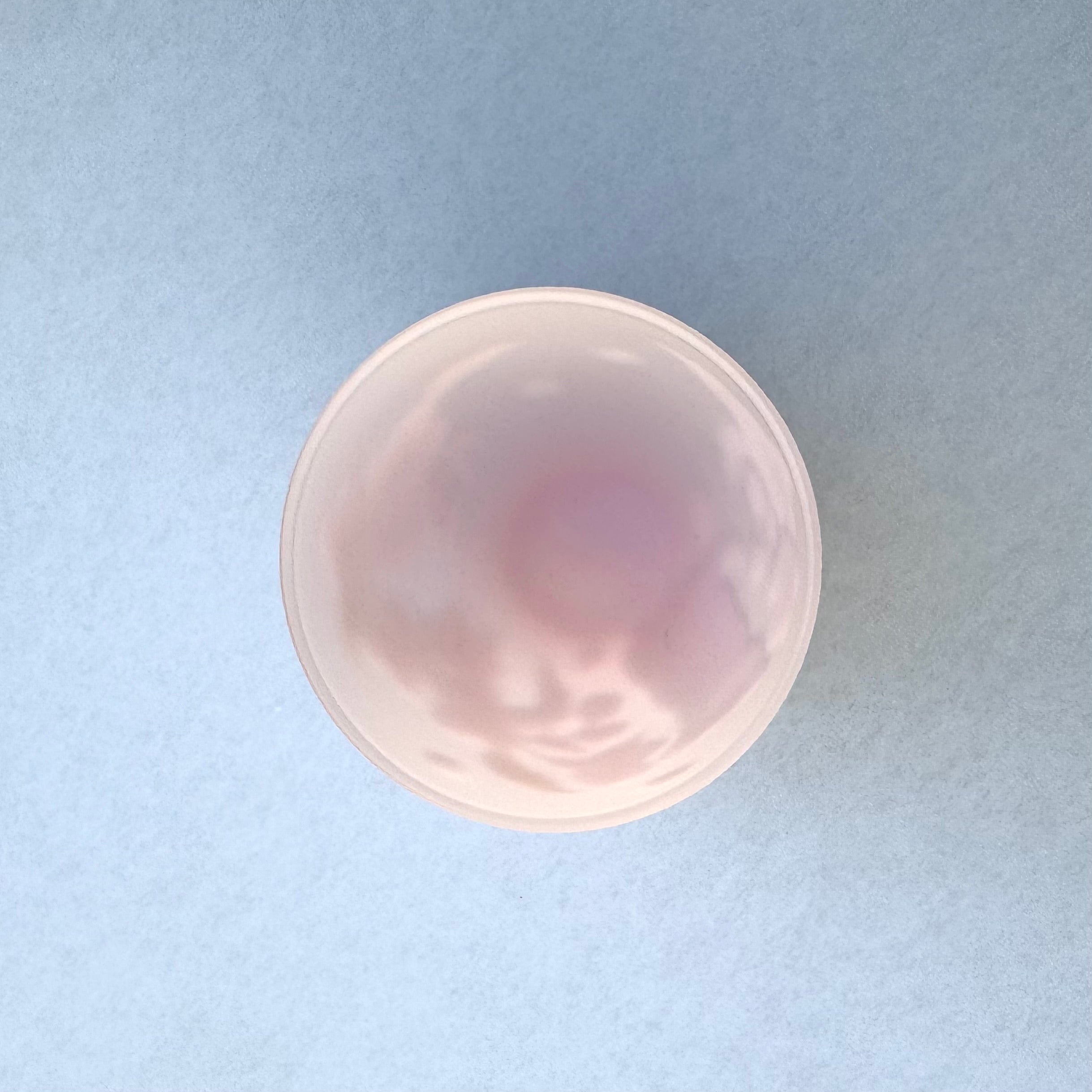 24_ぐい吞「そよそ風に誘われて」