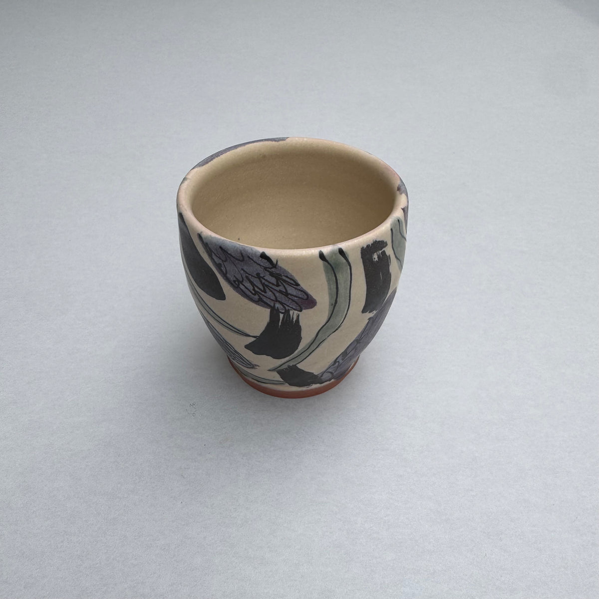 堂前守人作の陶磁器「花絵湯呑み B」(写真3枚目)
