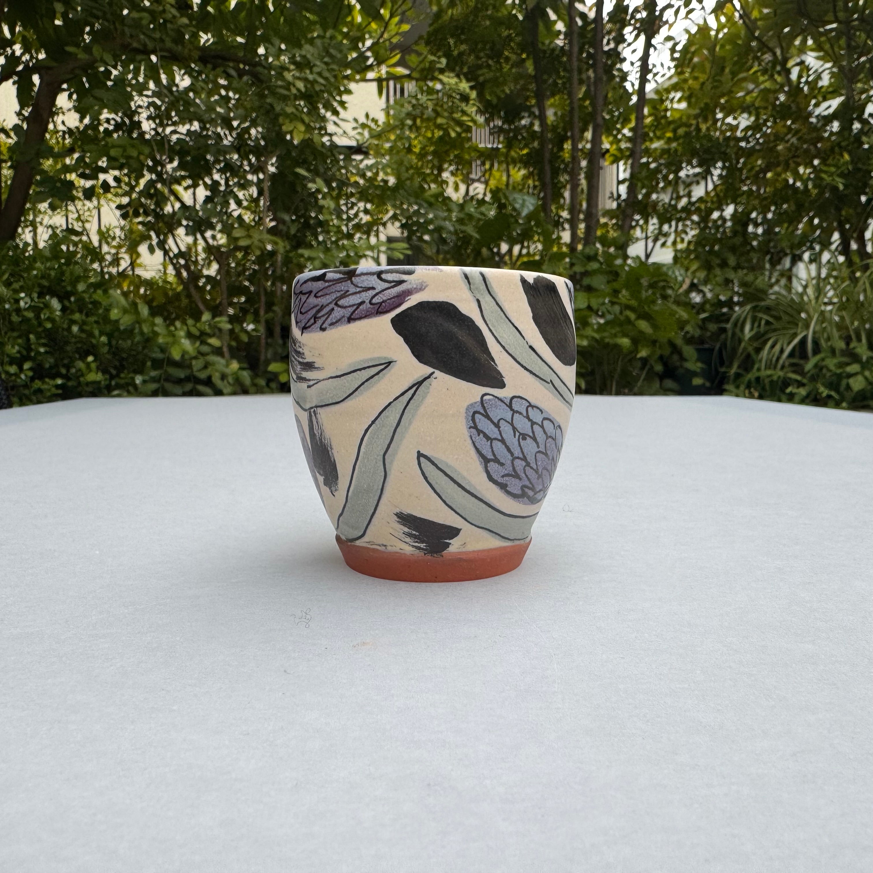 堂前守人作の陶磁器「花絵湯呑み B」(写真4枚目)