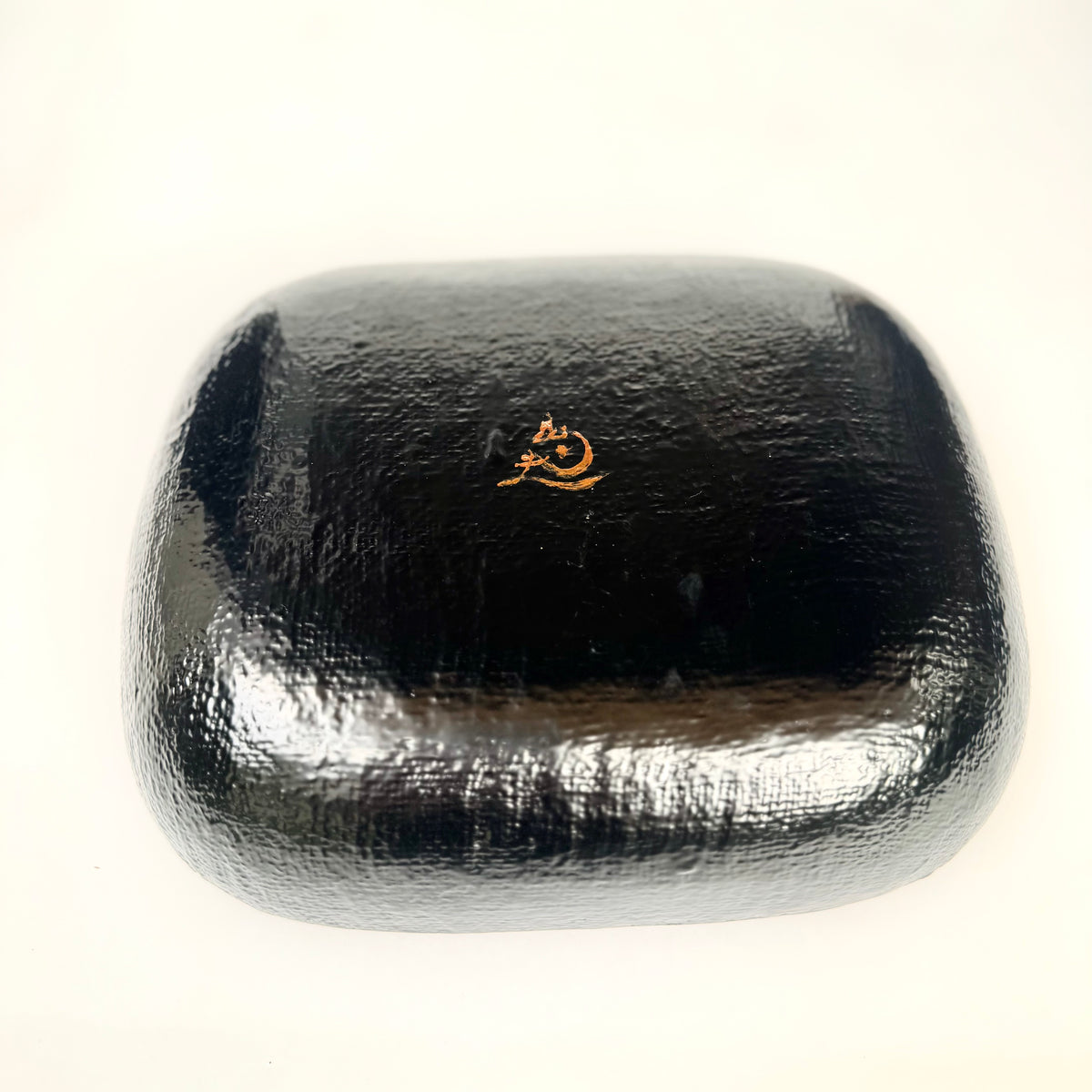 椿紋乾漆盛り器
