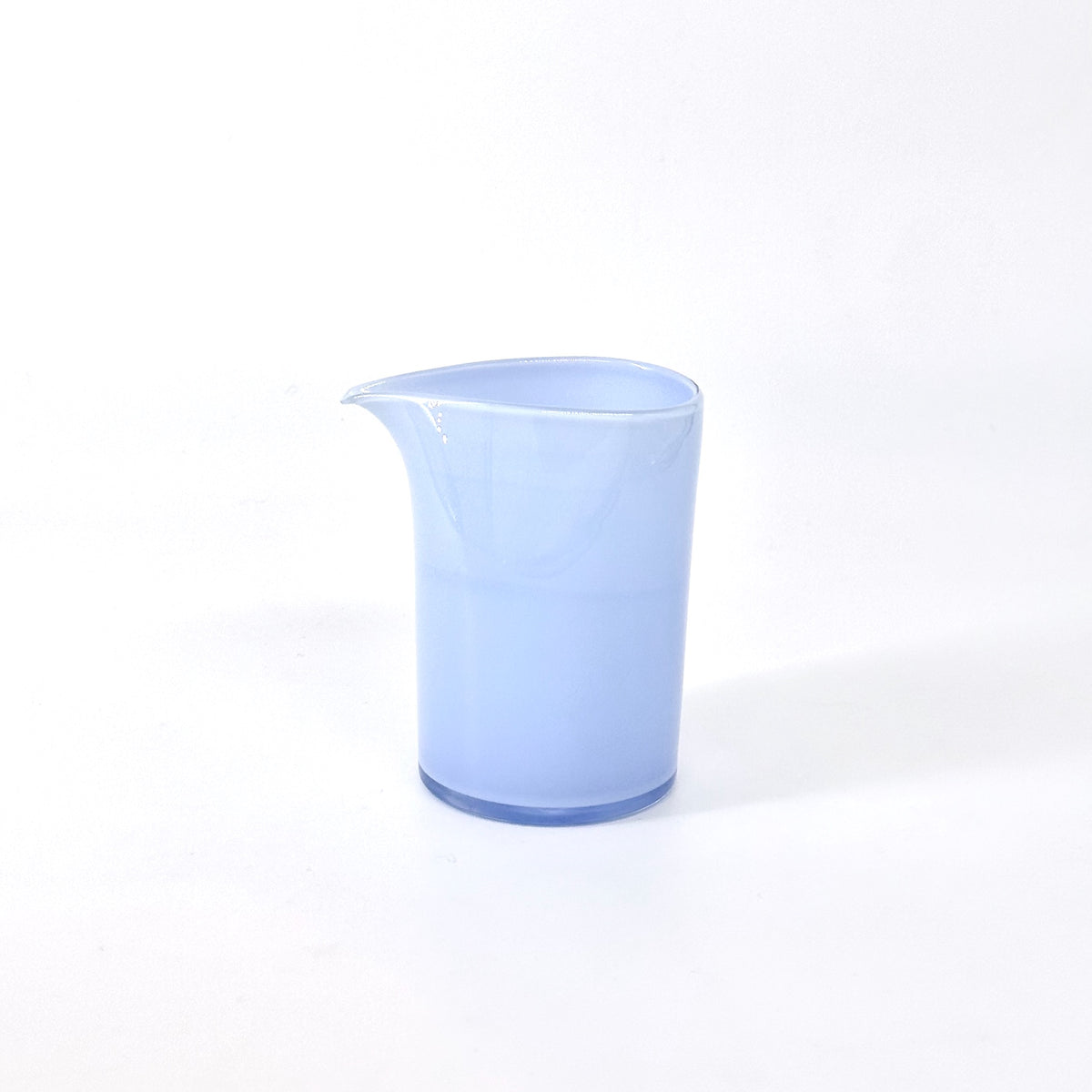 高橋禎彦作のガラスの酒器「いろ注器 ブルー」