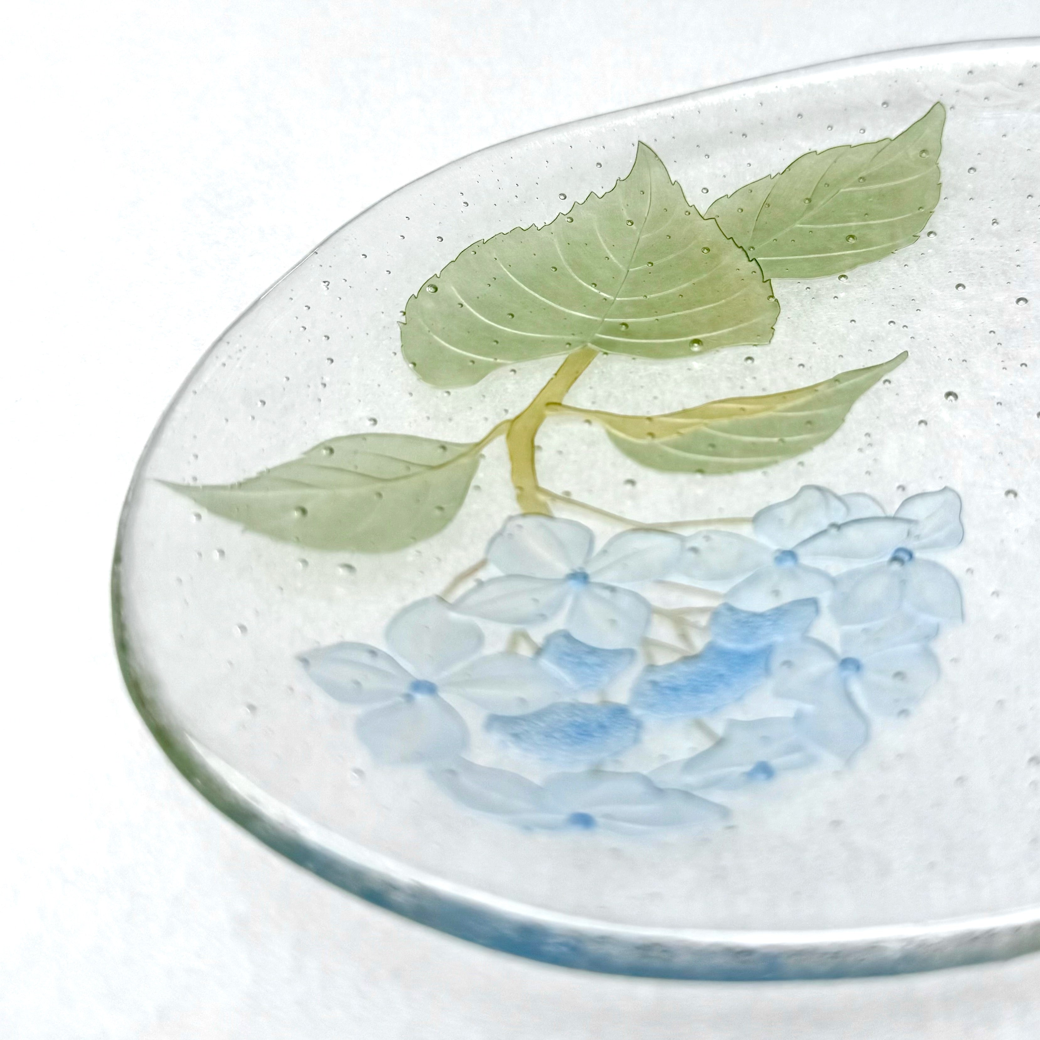 楕円皿「額紫陽花」青