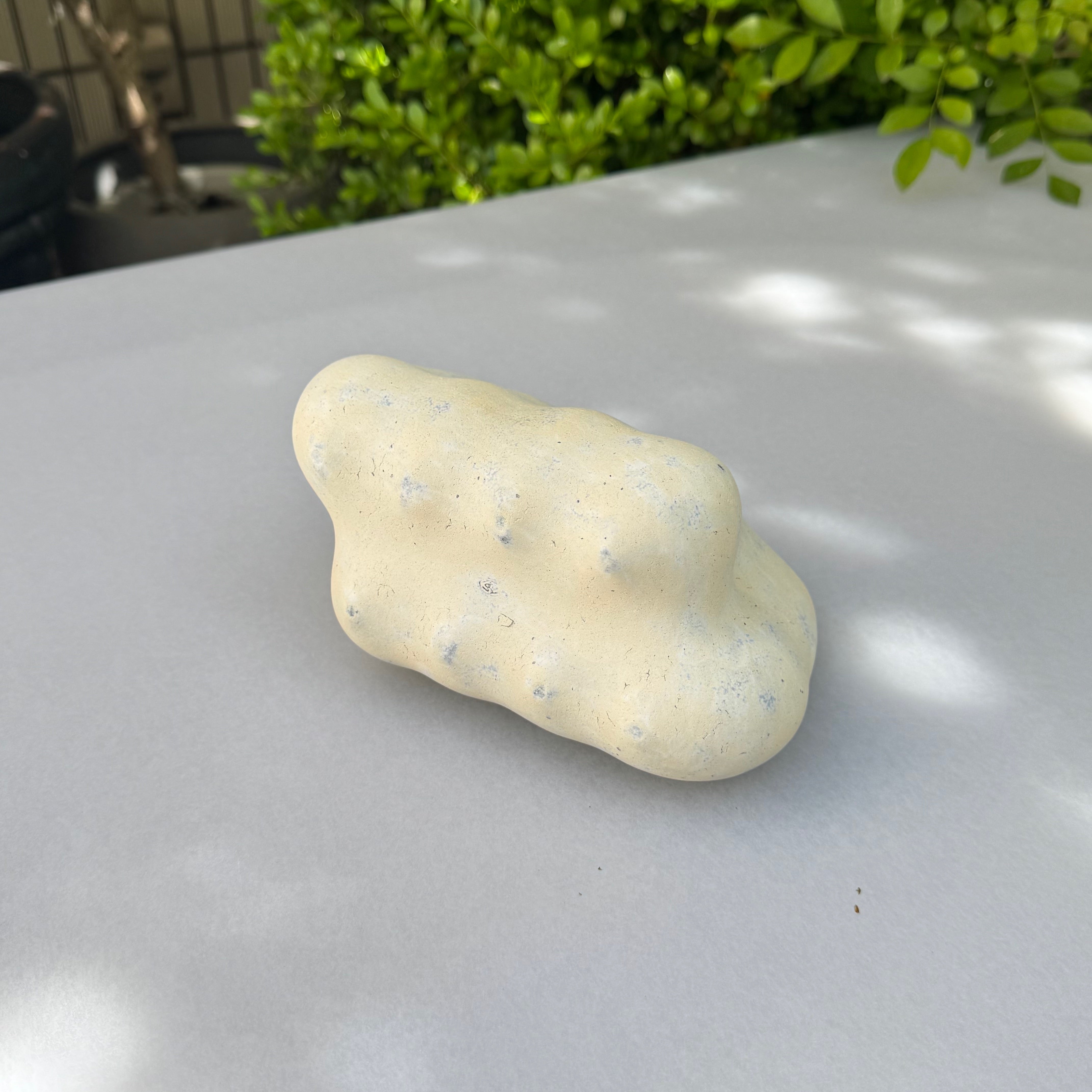 色層粉引 花器