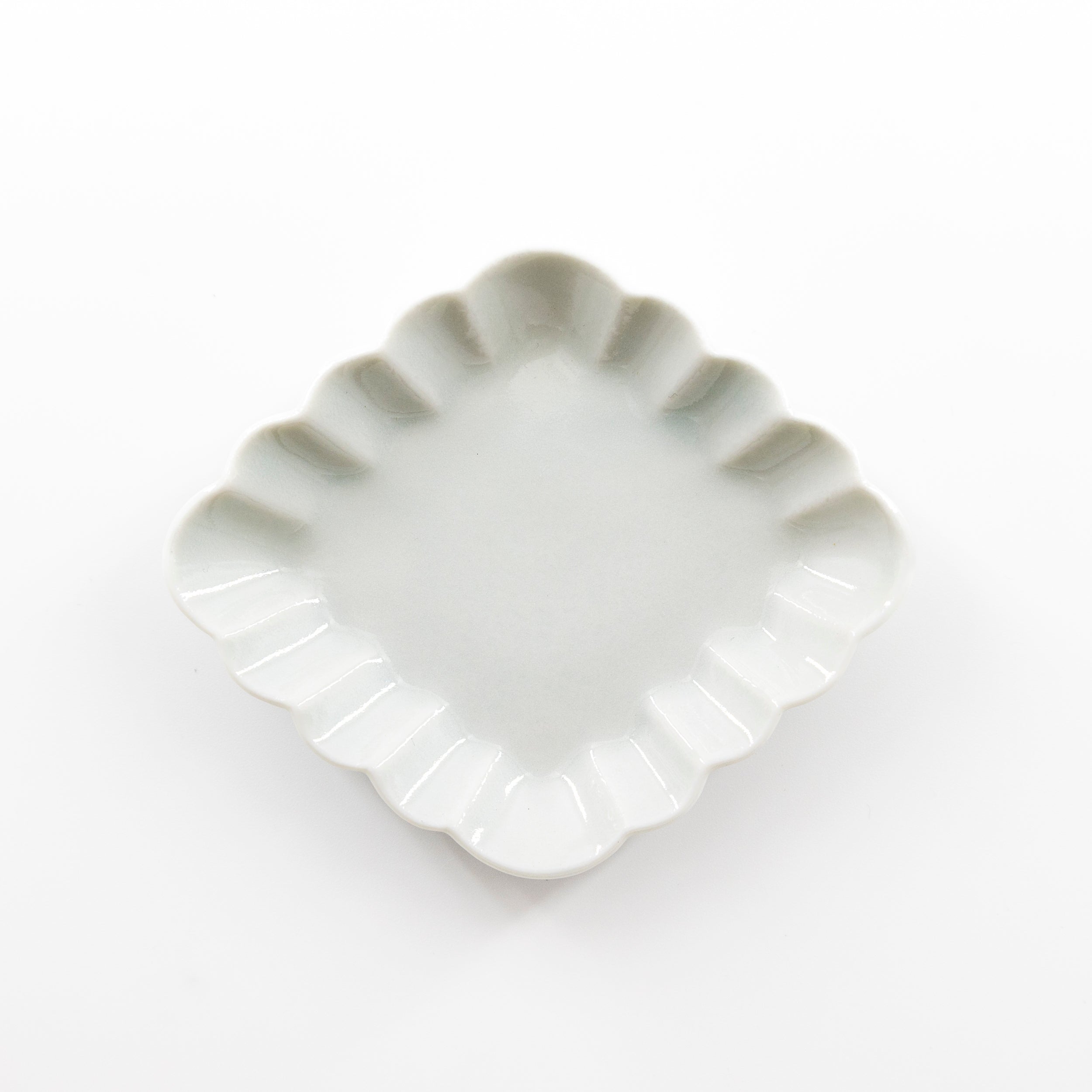 White porcelain diamond-shaped flower small plate