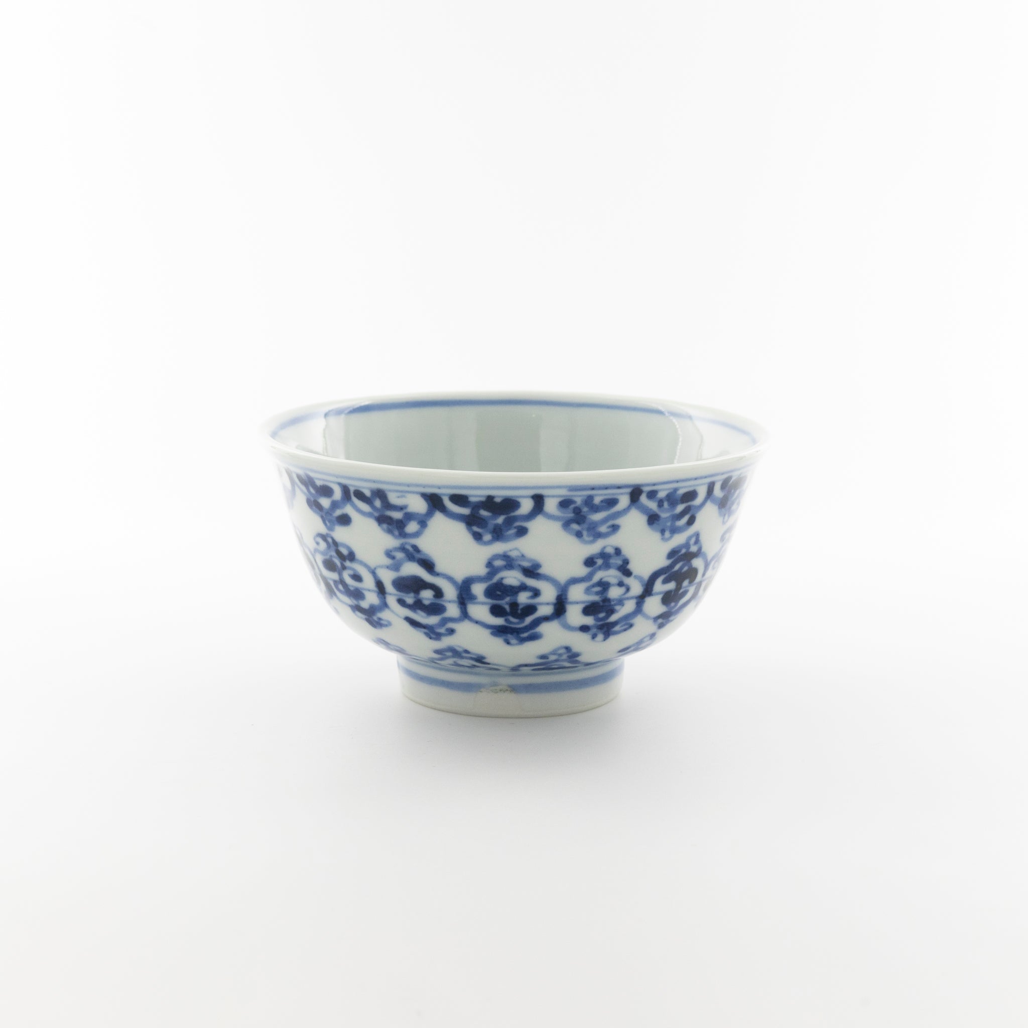 Bowl with a Yoraku design, curved rim