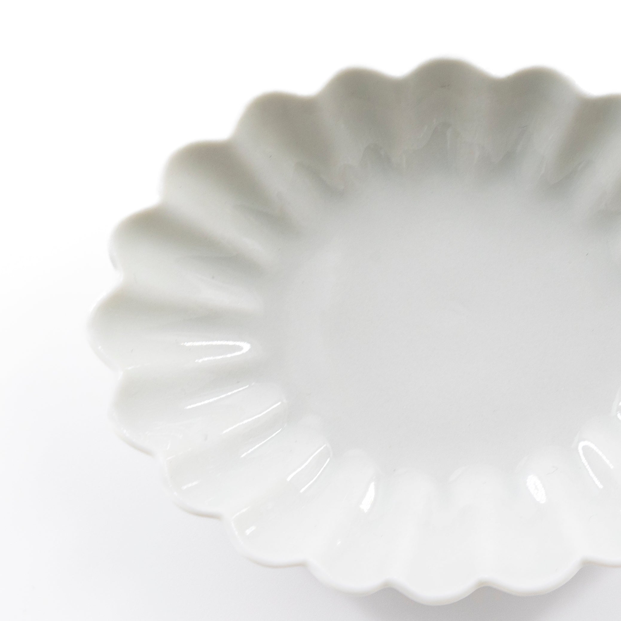 White porcelain oval flower small plate