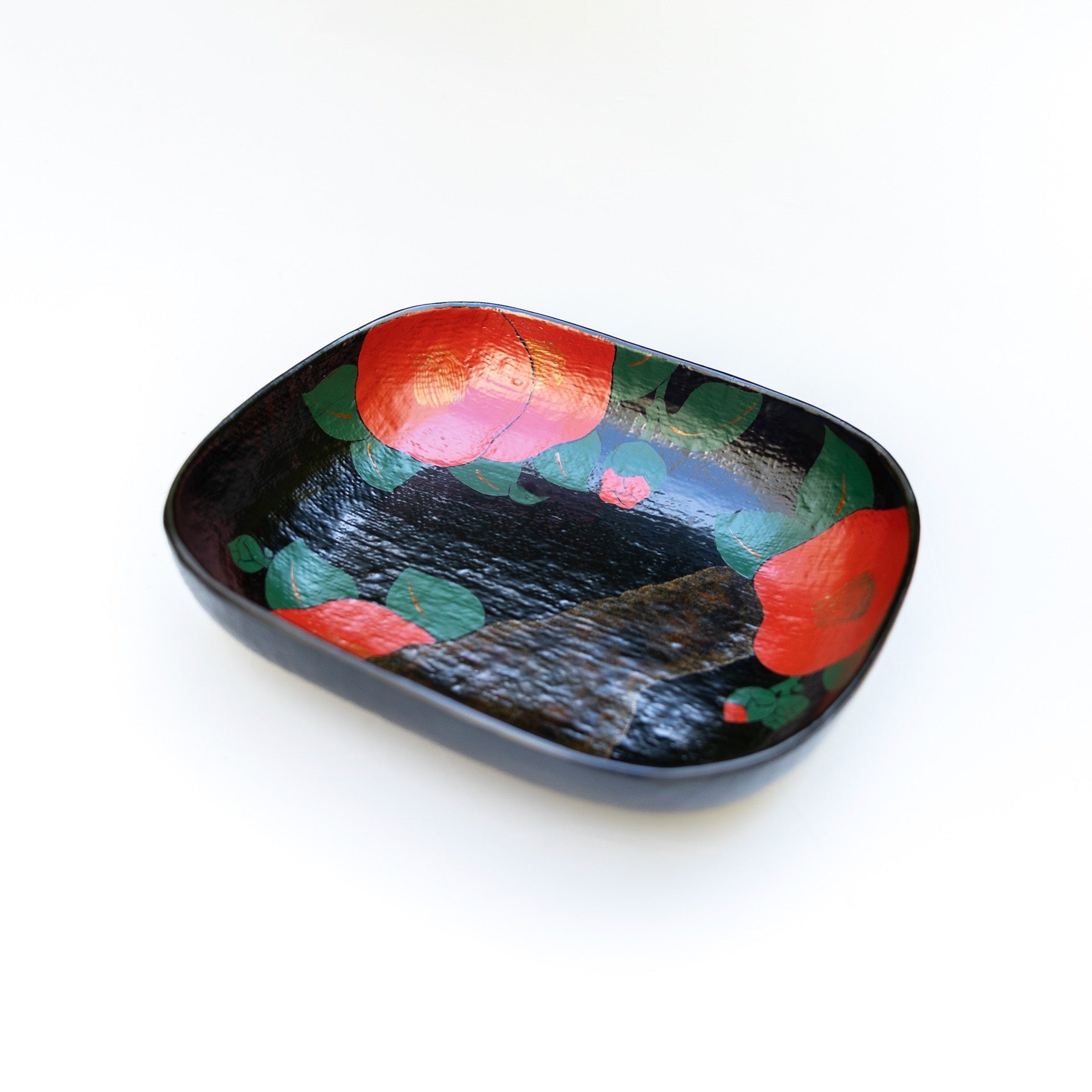 10_椿紋乾漆盛り器