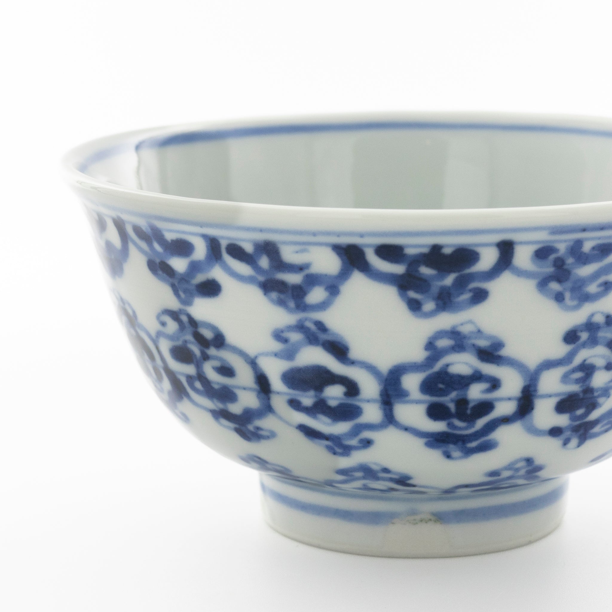 Bowl with a Yoraku design, curved rim