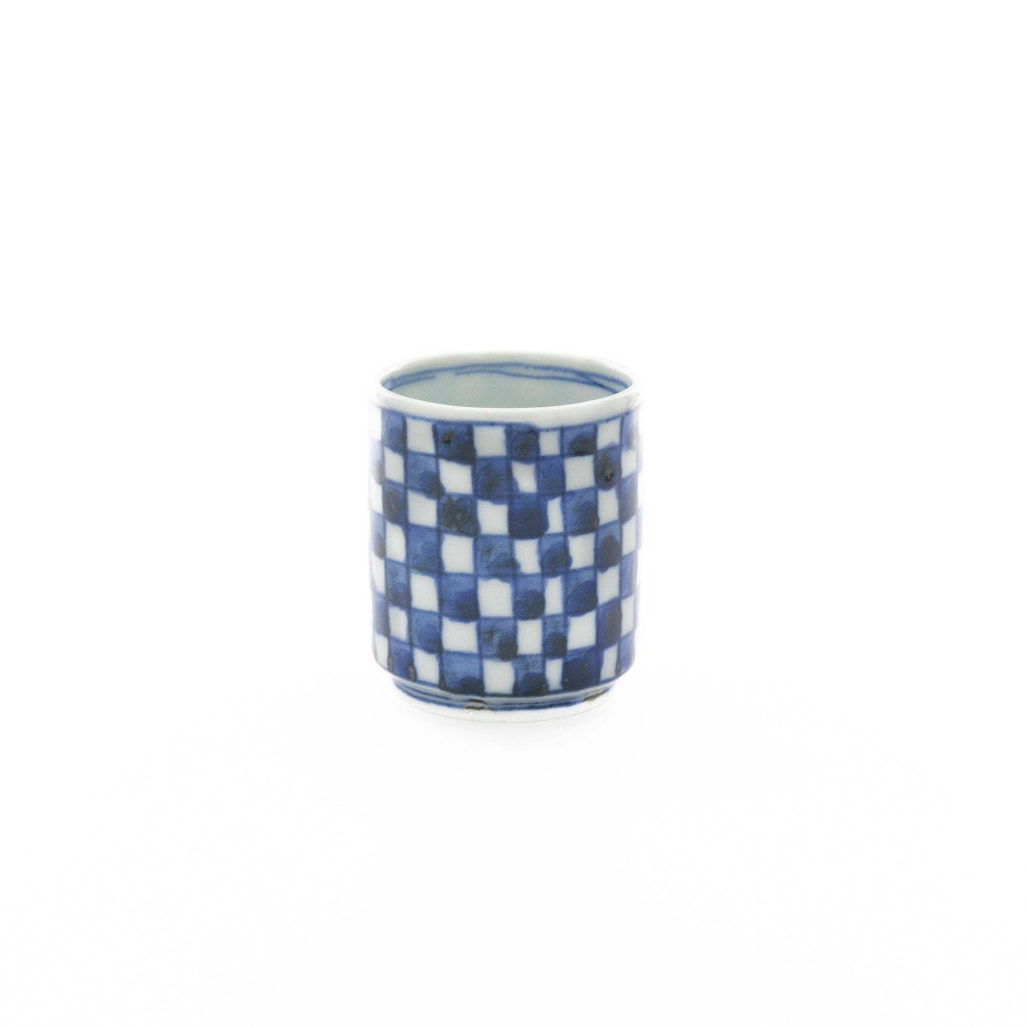 Checkered pattern small cylinder