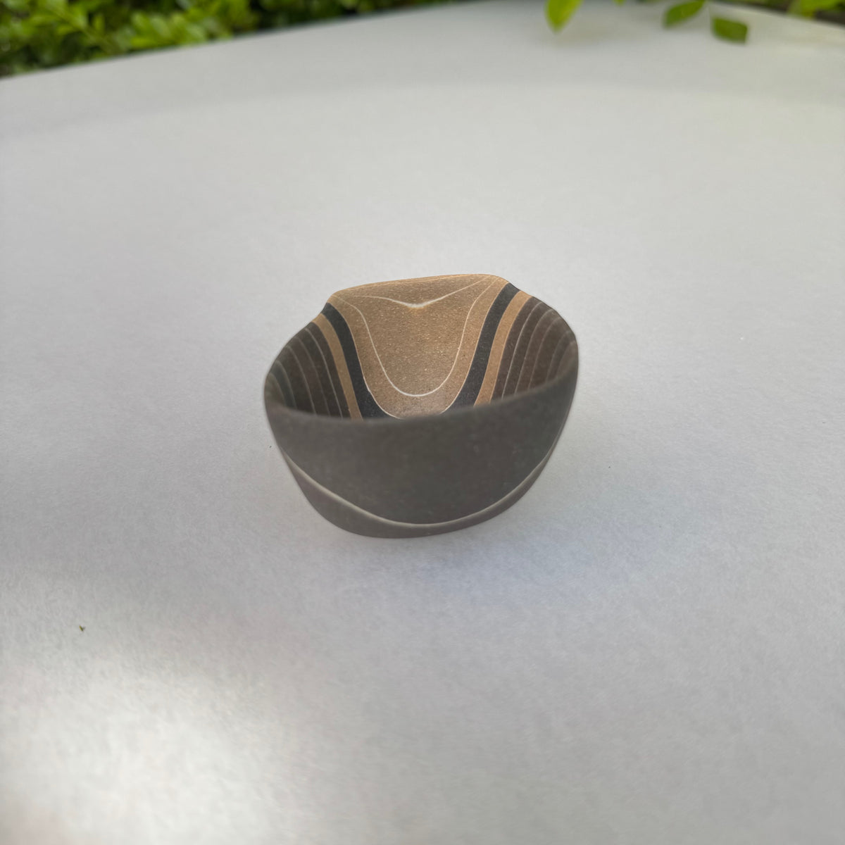 片山亜紀作の陶磁器「炭化積層刳貫手 ぐいのみ 39 2」（写真5枚目）