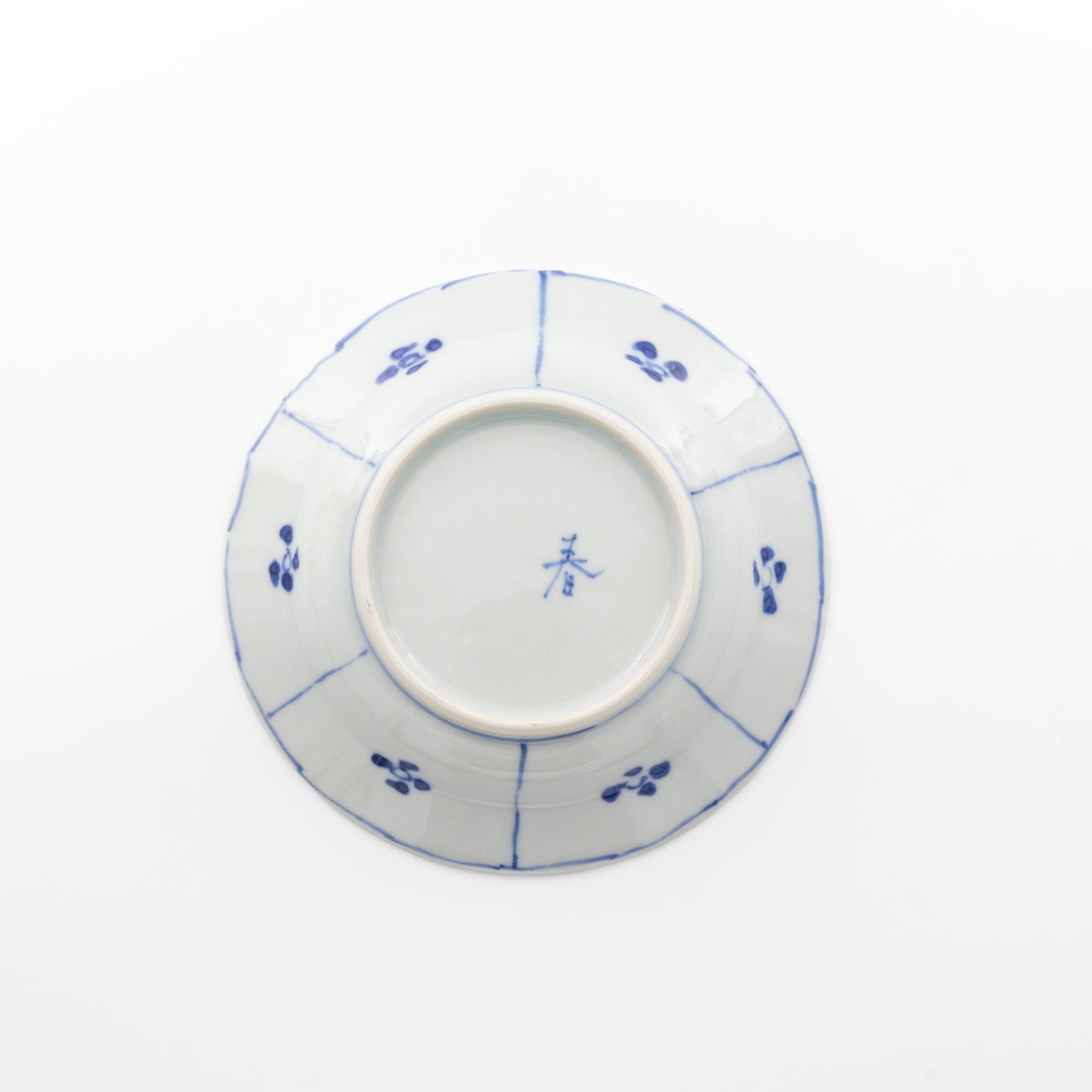 Blue and white bird motif flower plate