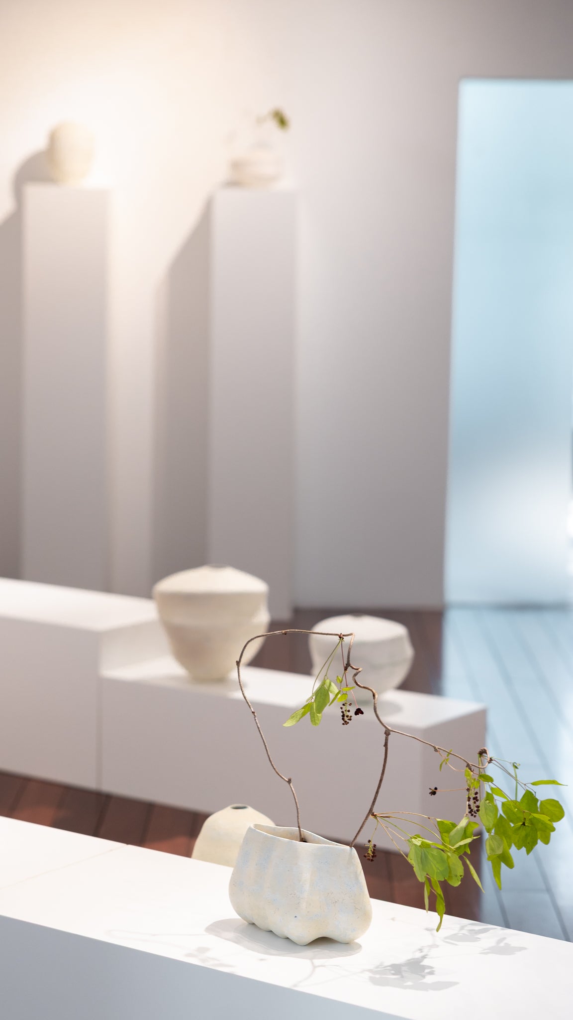 色層粉引 花器