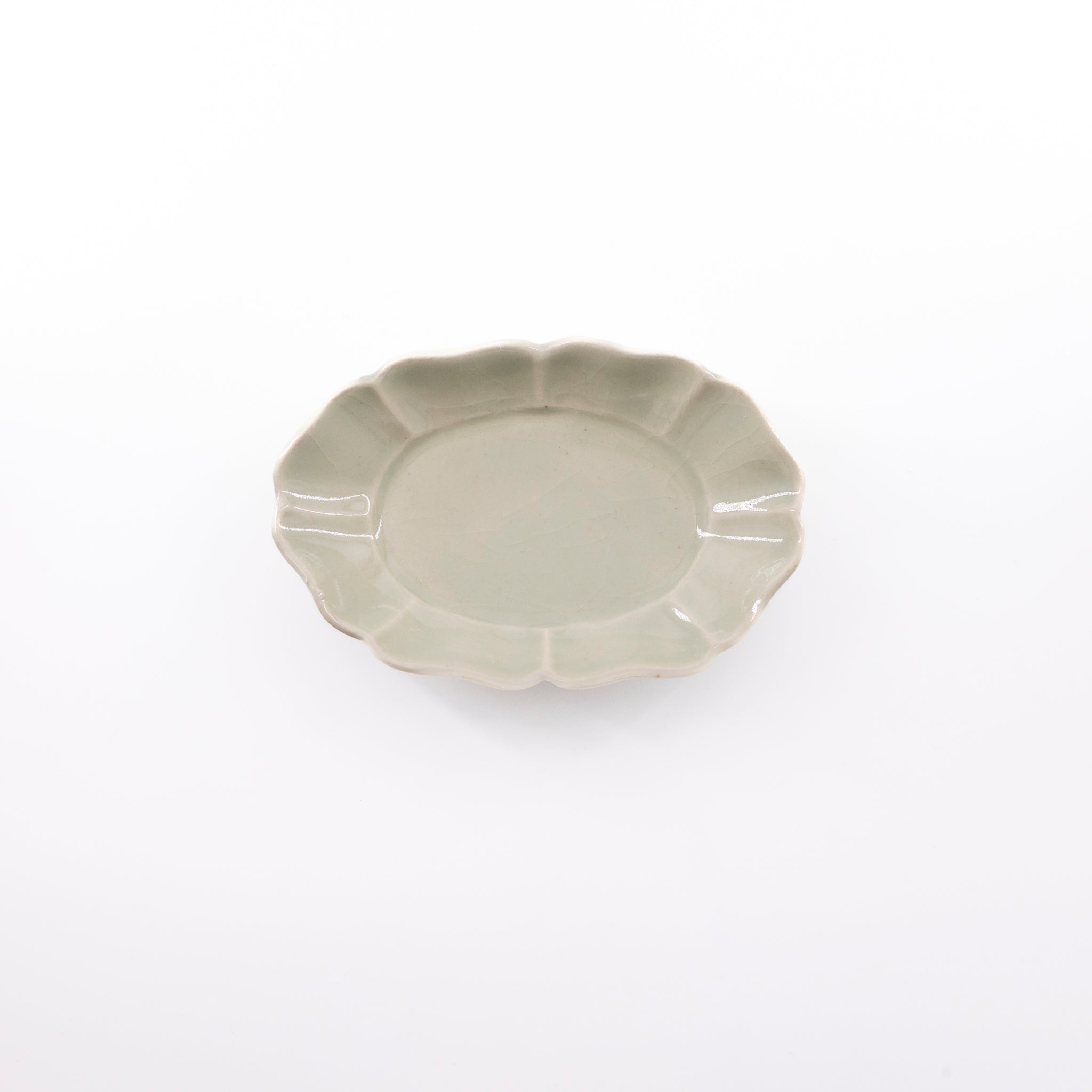 White porcelain oval flower small plate