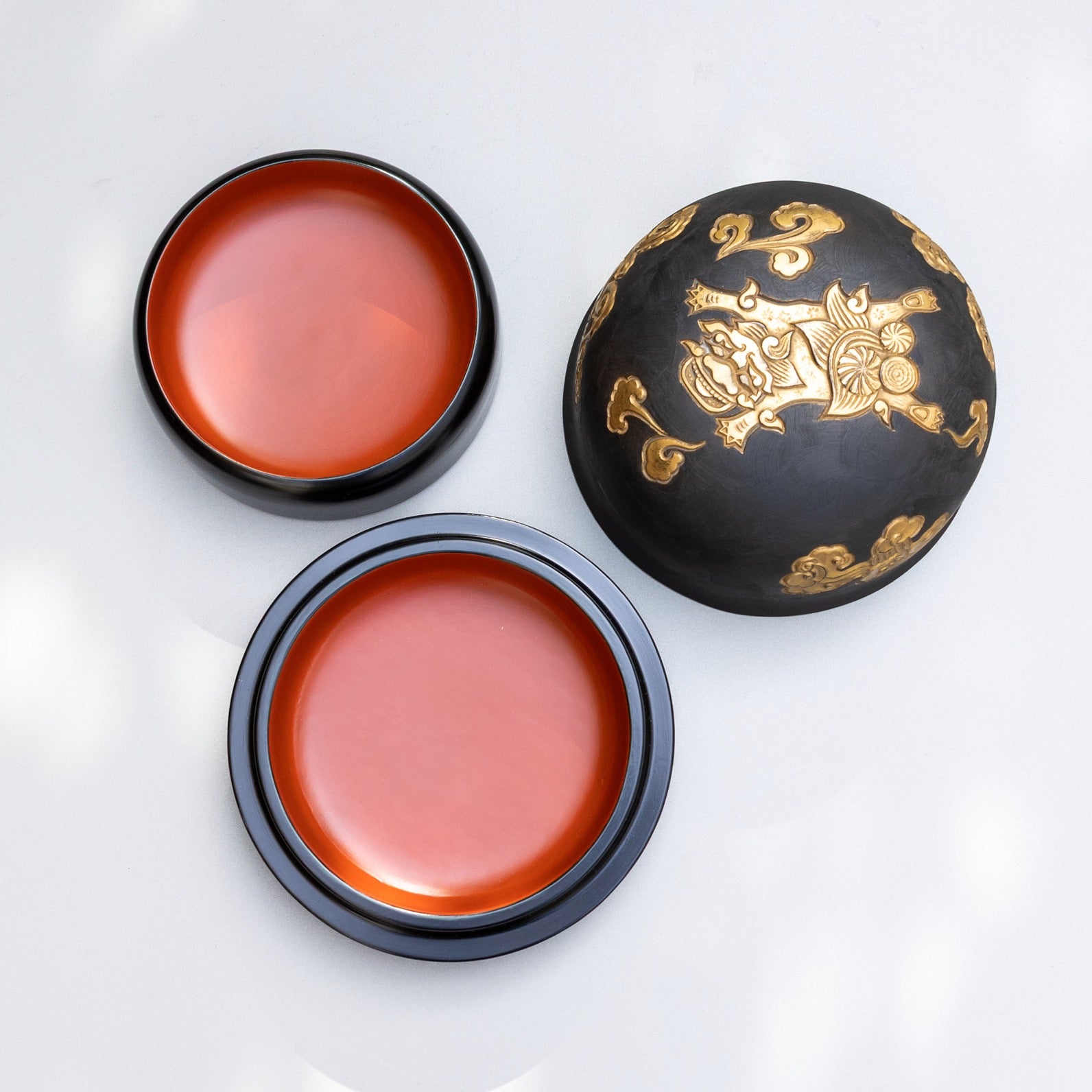 3_獅子雲紋彫二段重