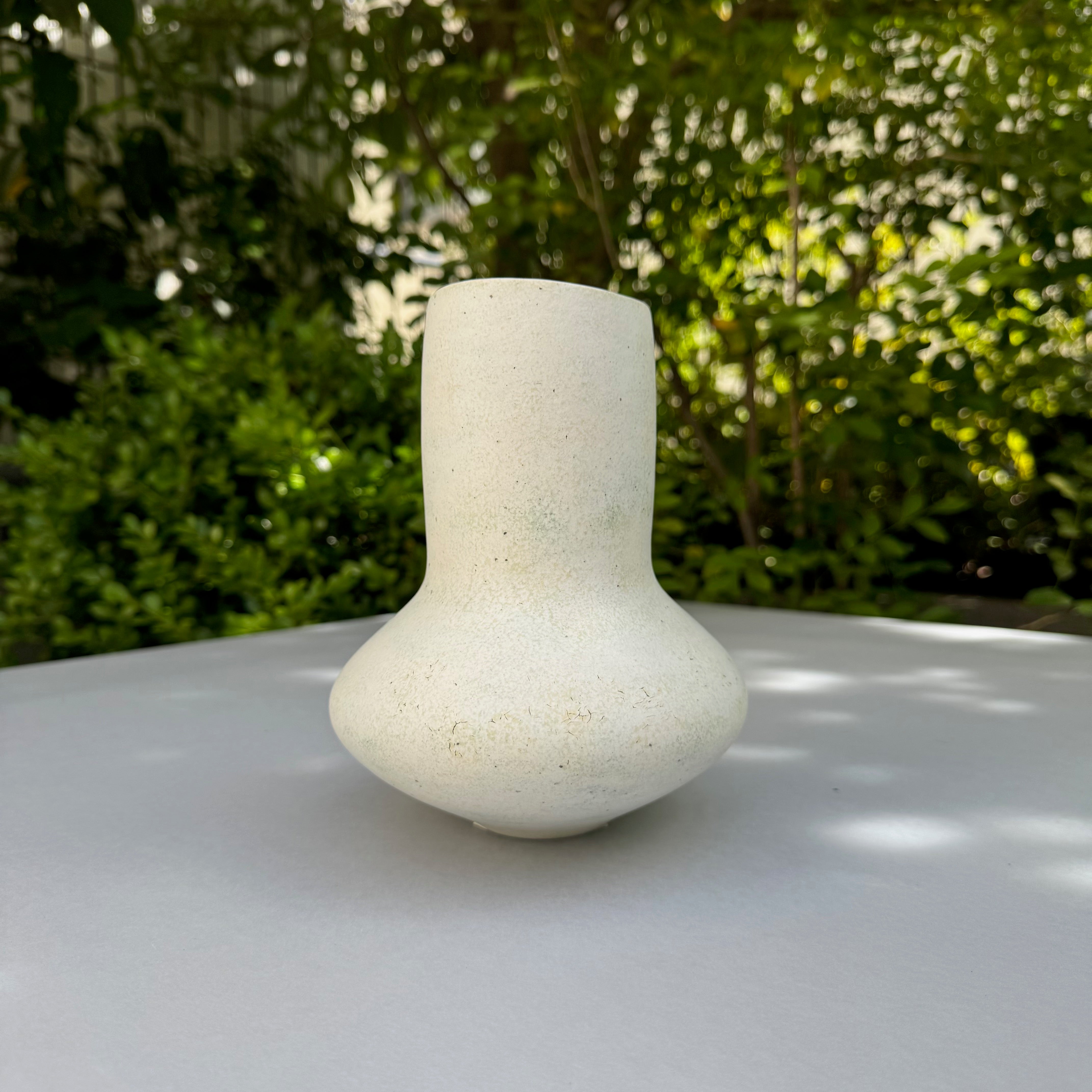 色層粉引 花器