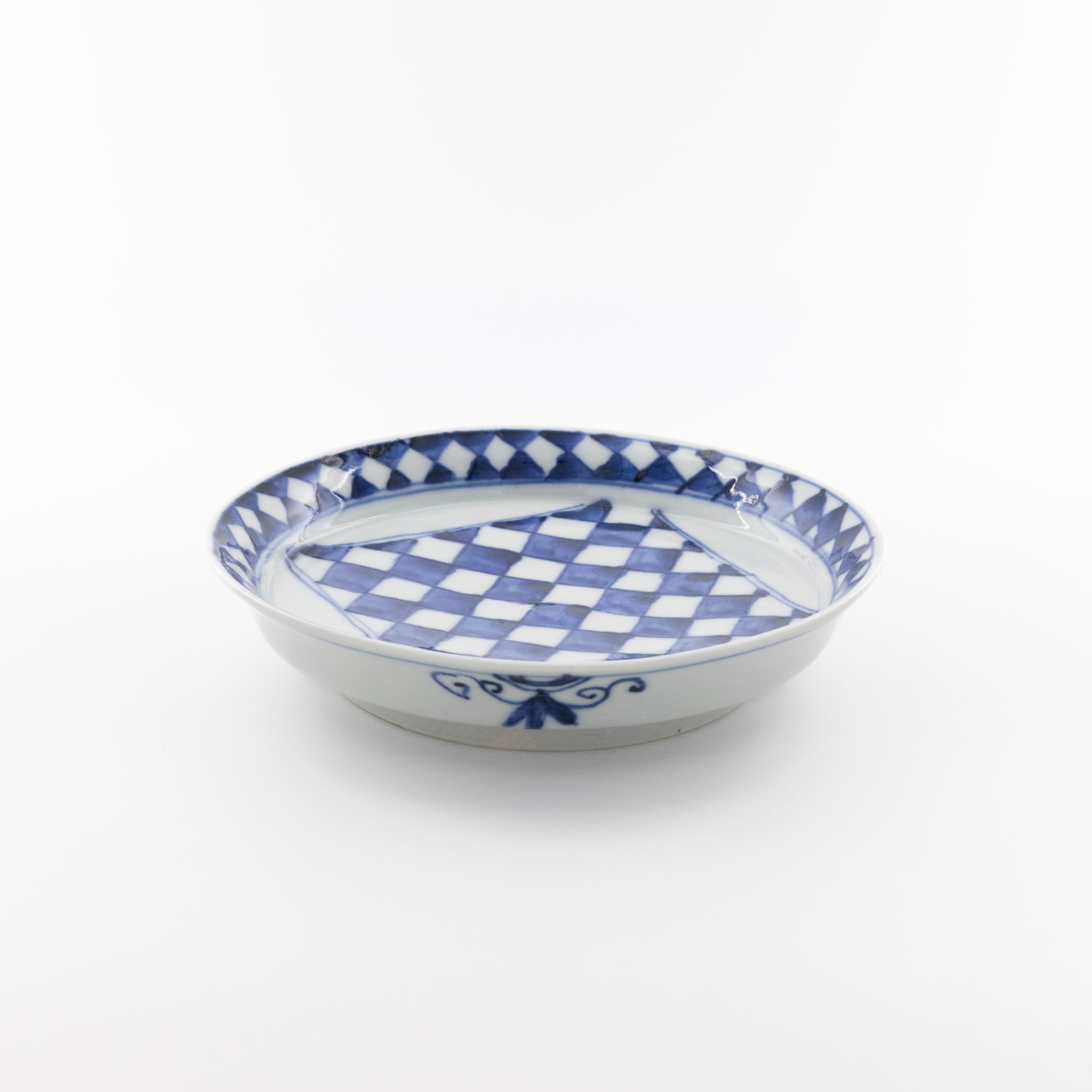 Checkered pattern flat plate