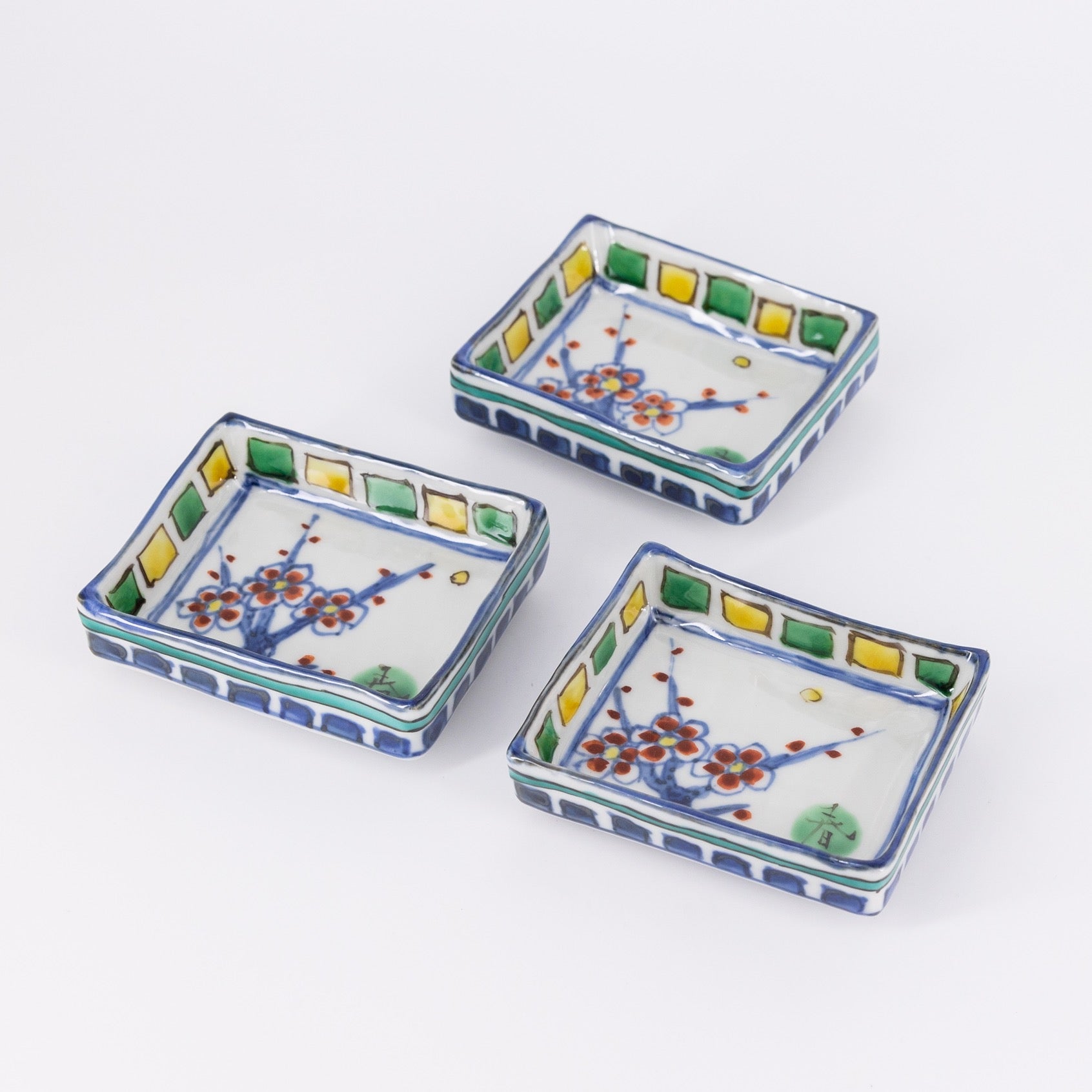 色絵染附 槍梅図四方豆小皿