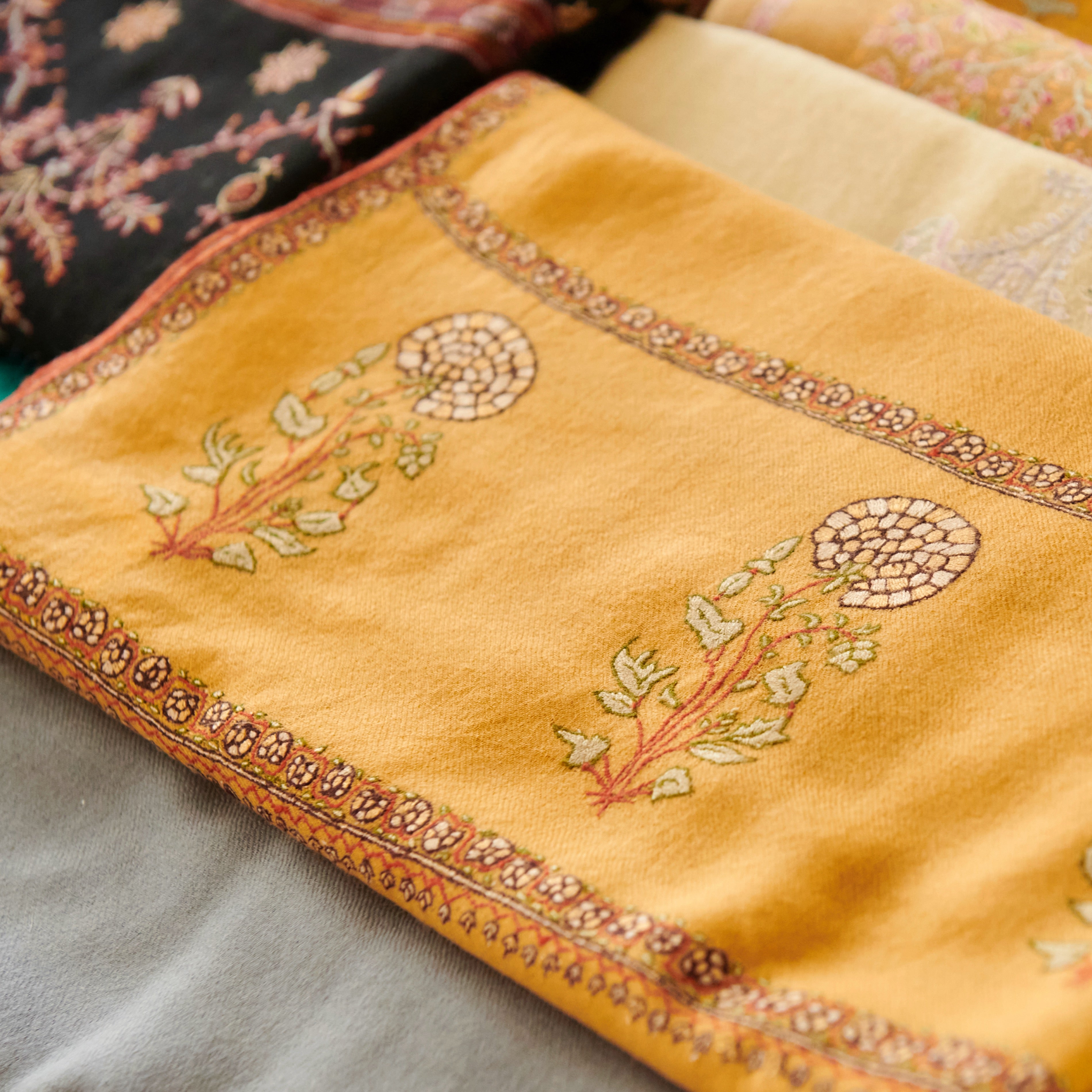 パシュミナストール　ソズニ　フラワーマシェ　パラダール　アプリコット