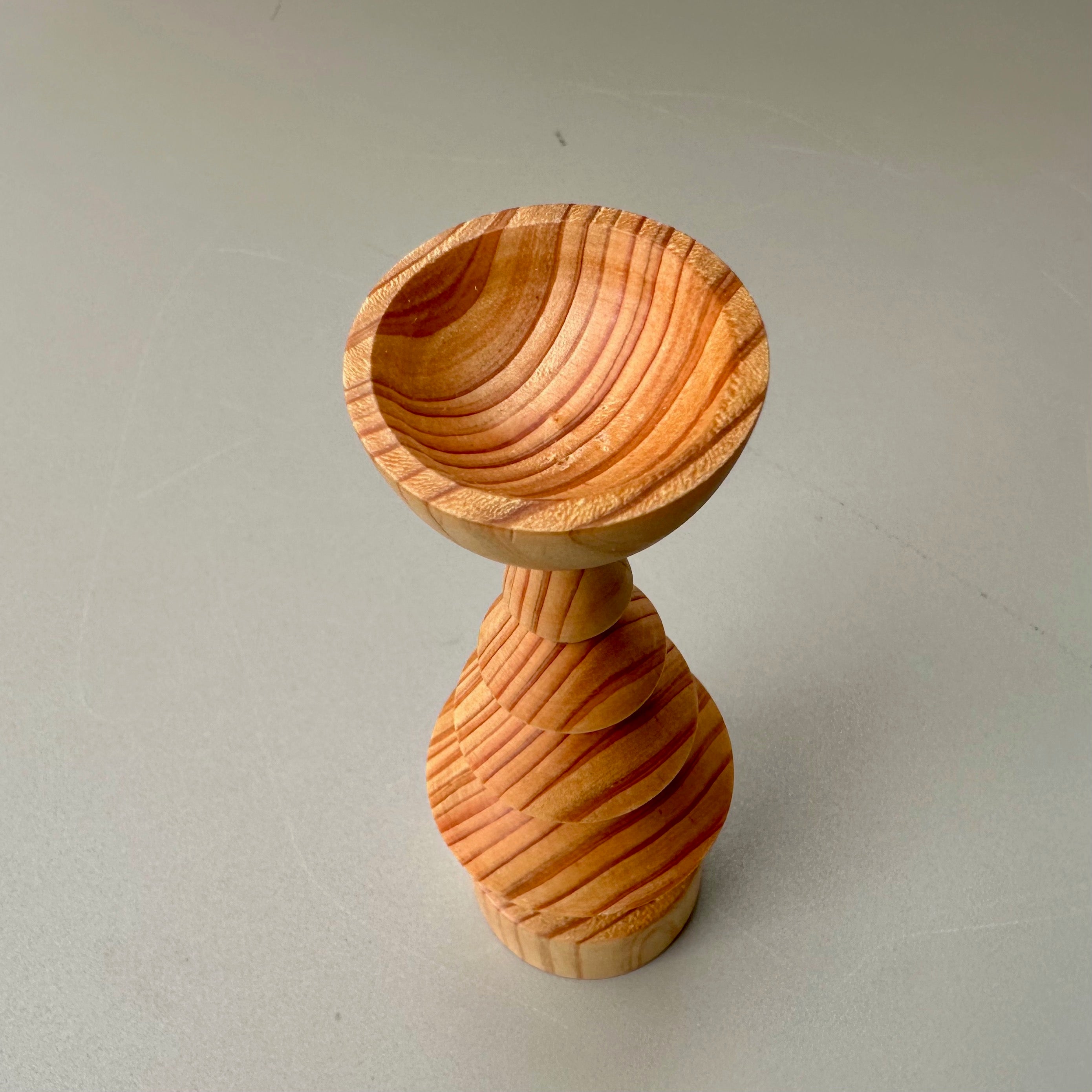 小さなものを置くオブジェ（アカマツ）