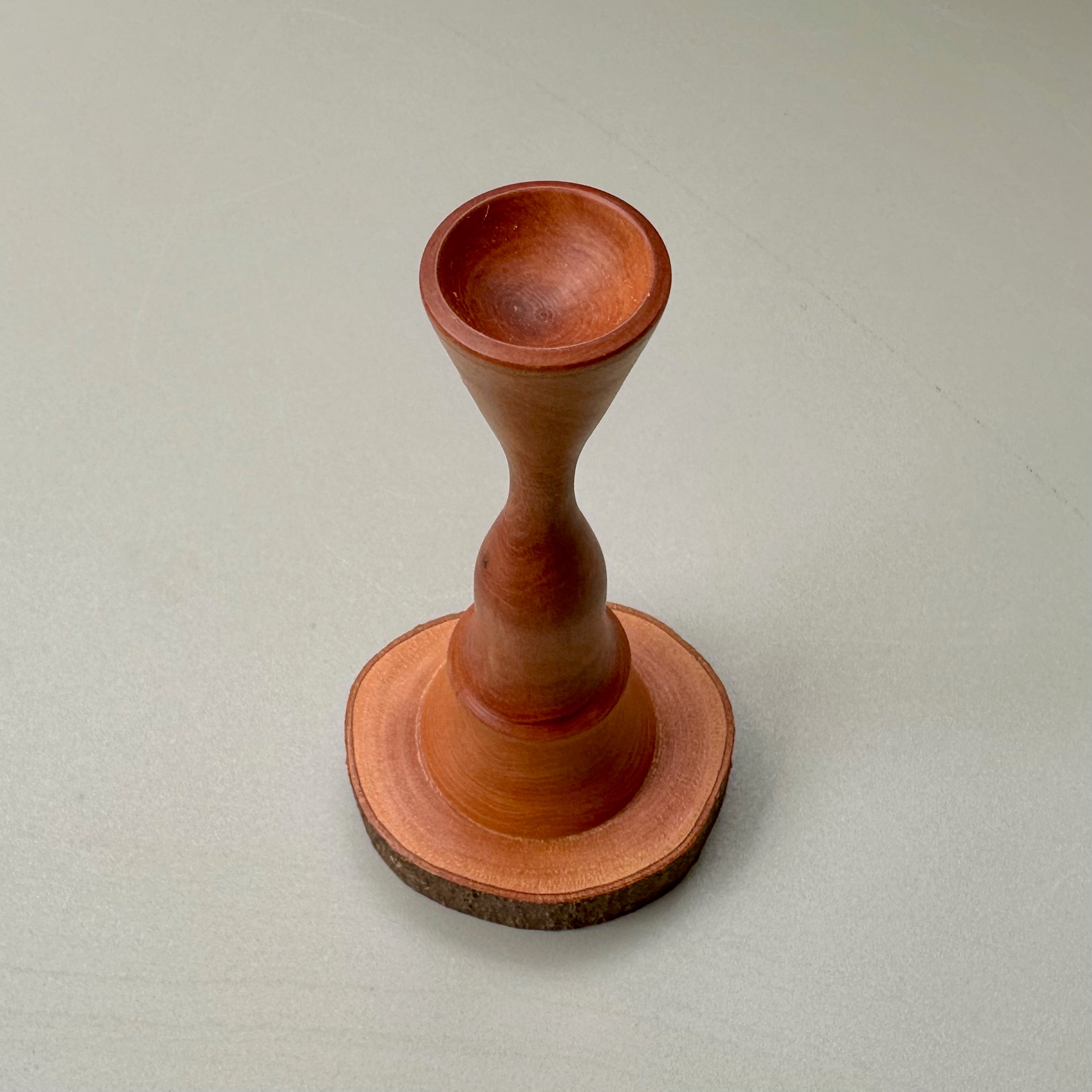 小さなものを置くオブジェ（ヒサカキ）