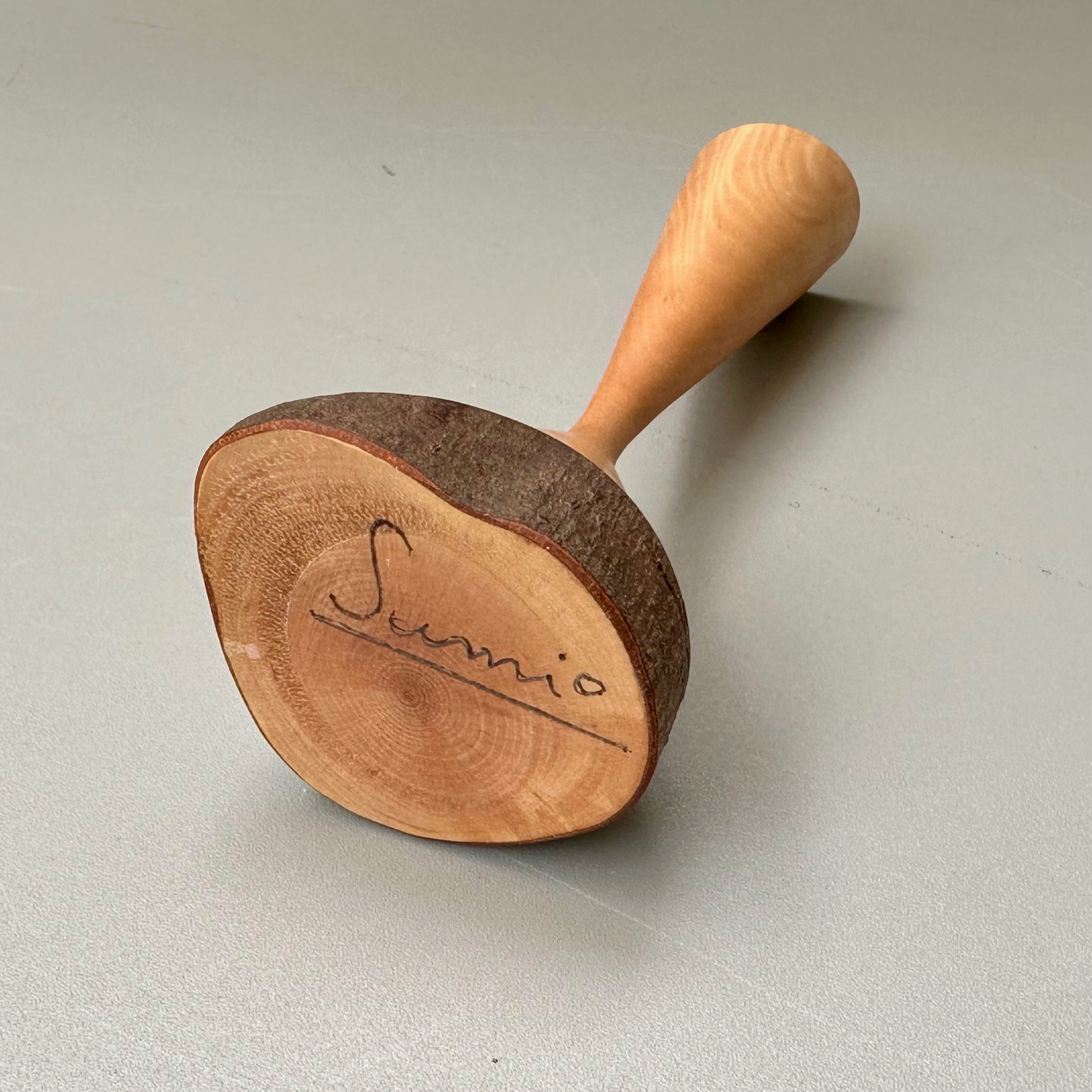 小さなものを置くオブジェ（ヒサカキ）