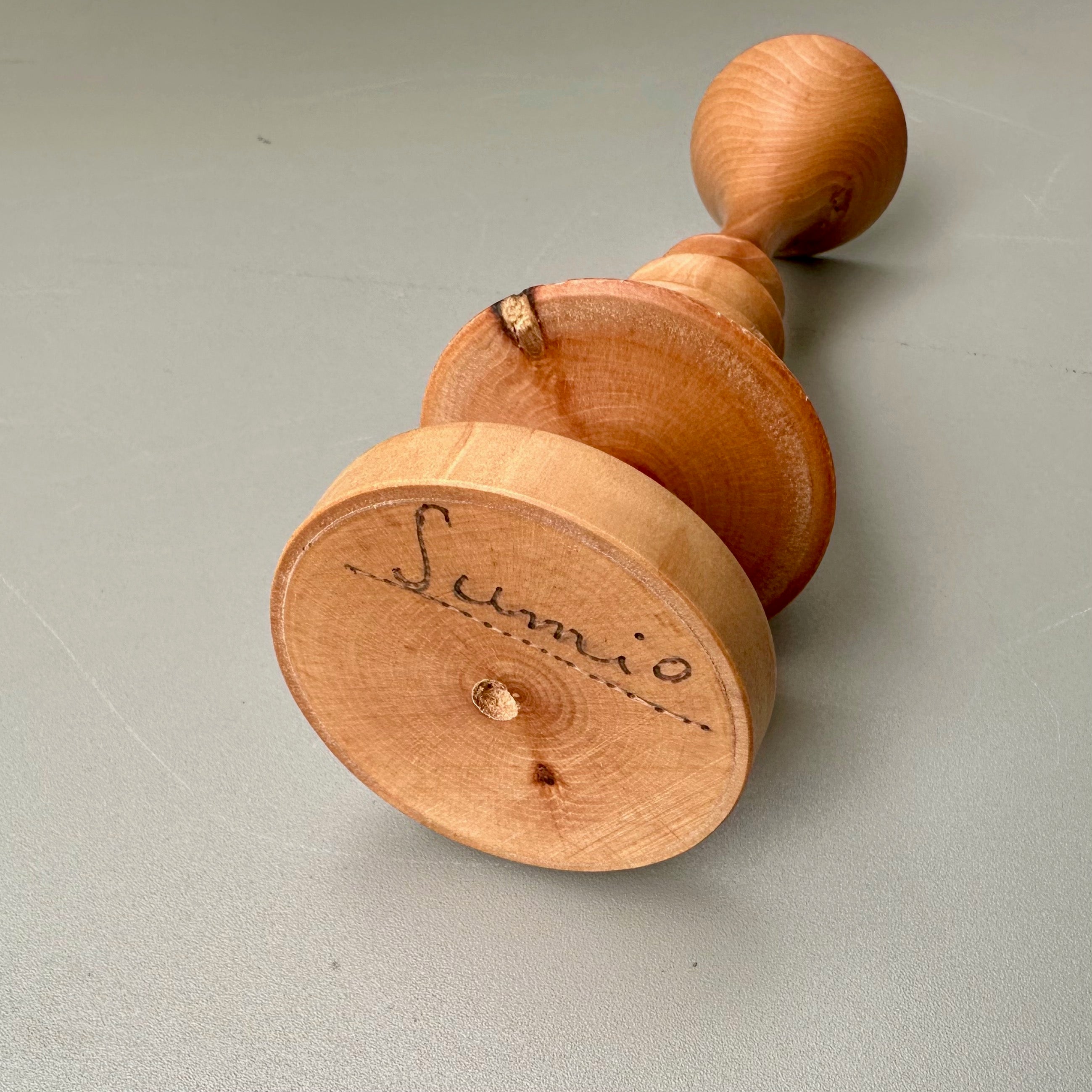 小さなものを置くオブジェ（ヒサカキ）