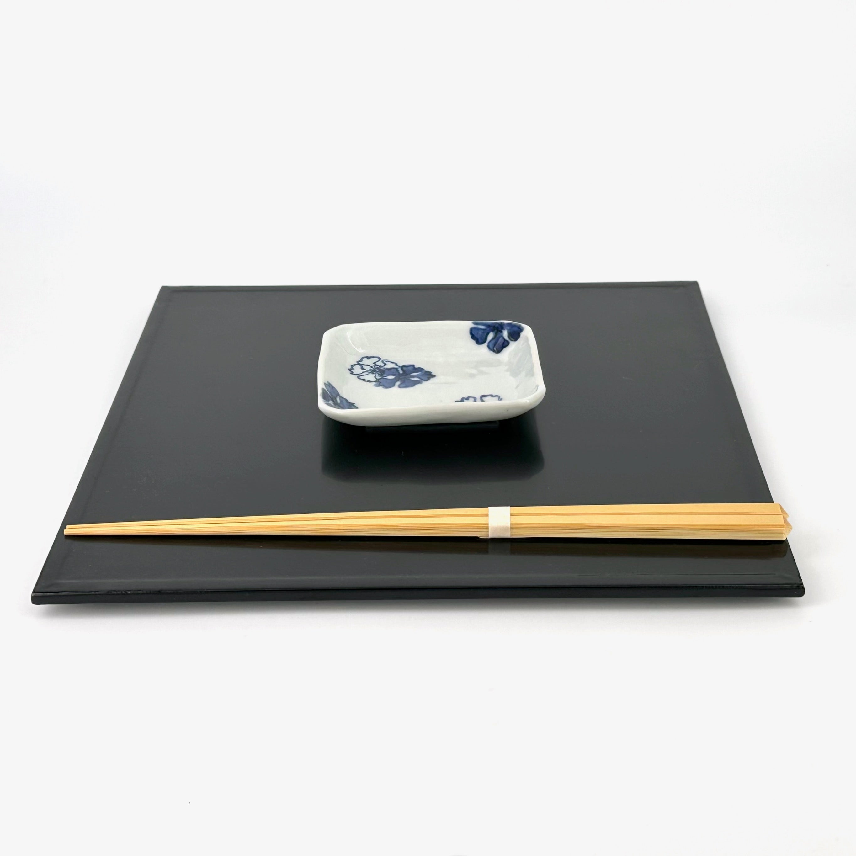 染附 桜ちらし文隅入り角豆皿