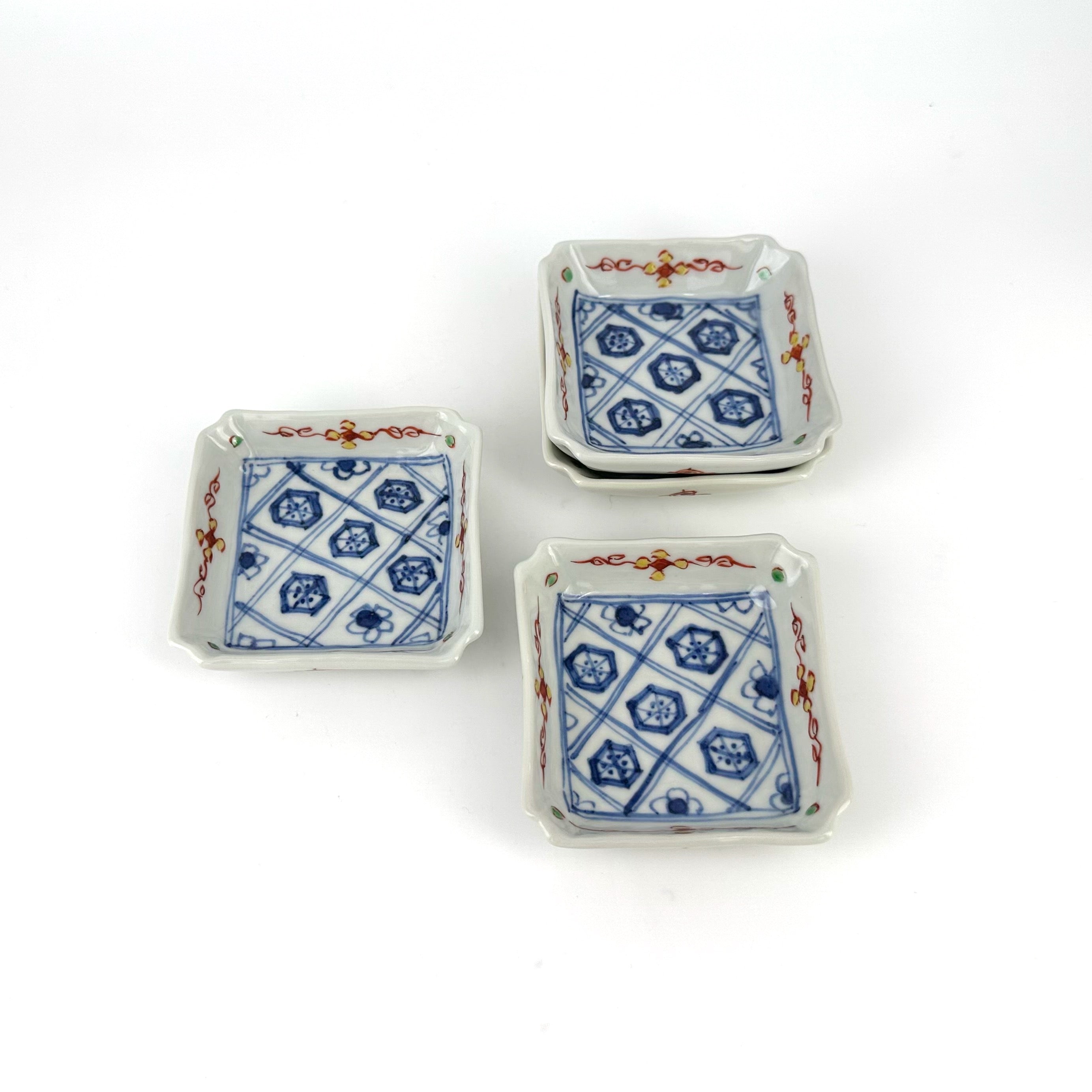 色絵染附 更紗文隅入角小皿