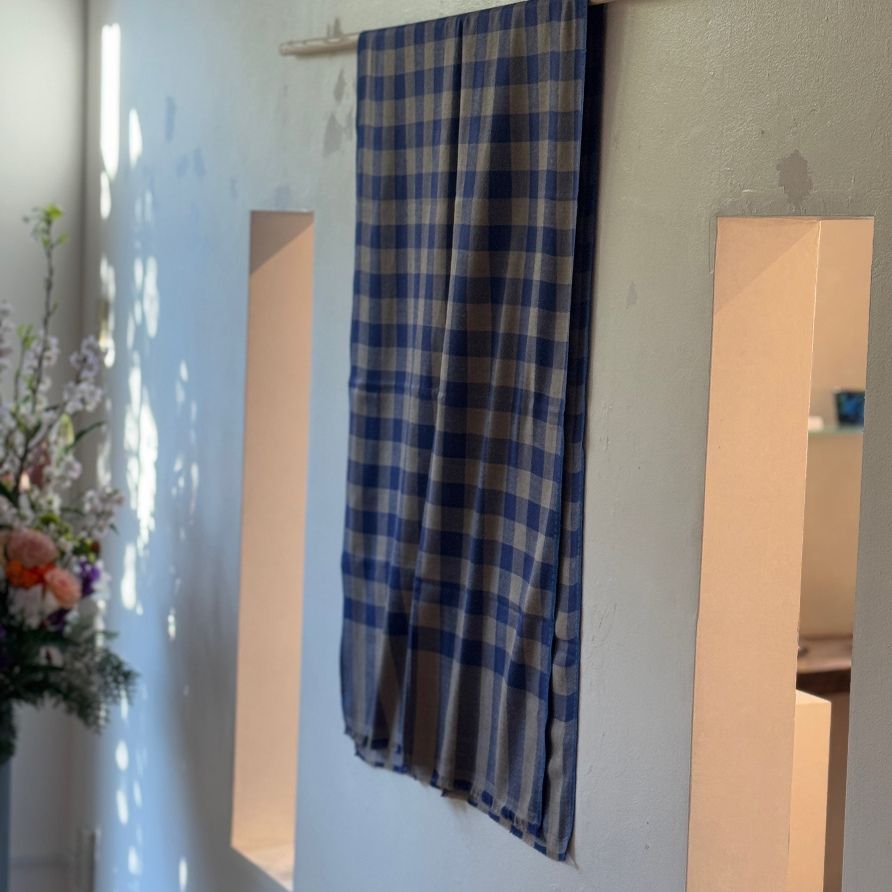 Sozni yarn-dyed pashmina stole with side stripes in blue and beige