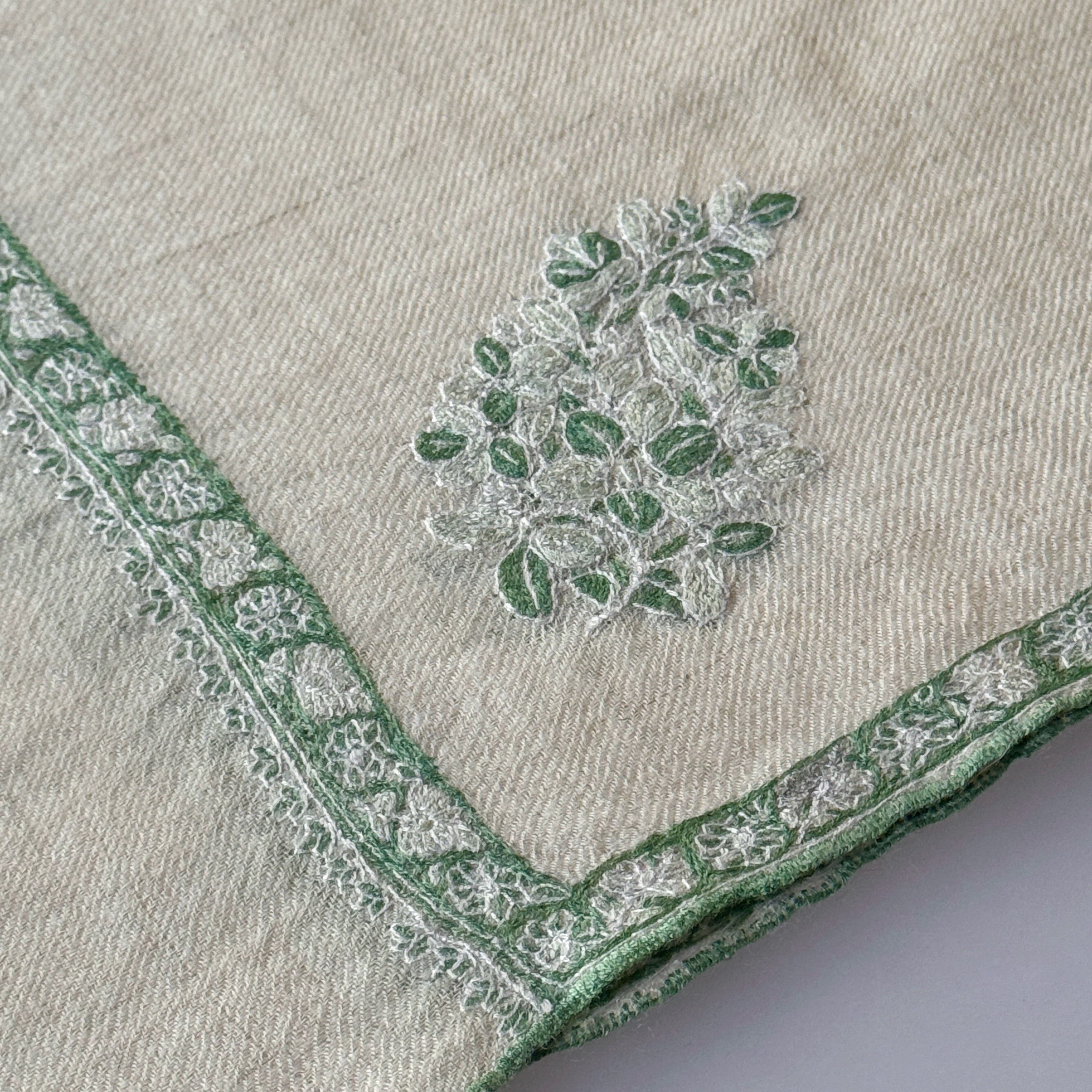 Sozni Pashmina Stole with Thin Frame and Flowers, White