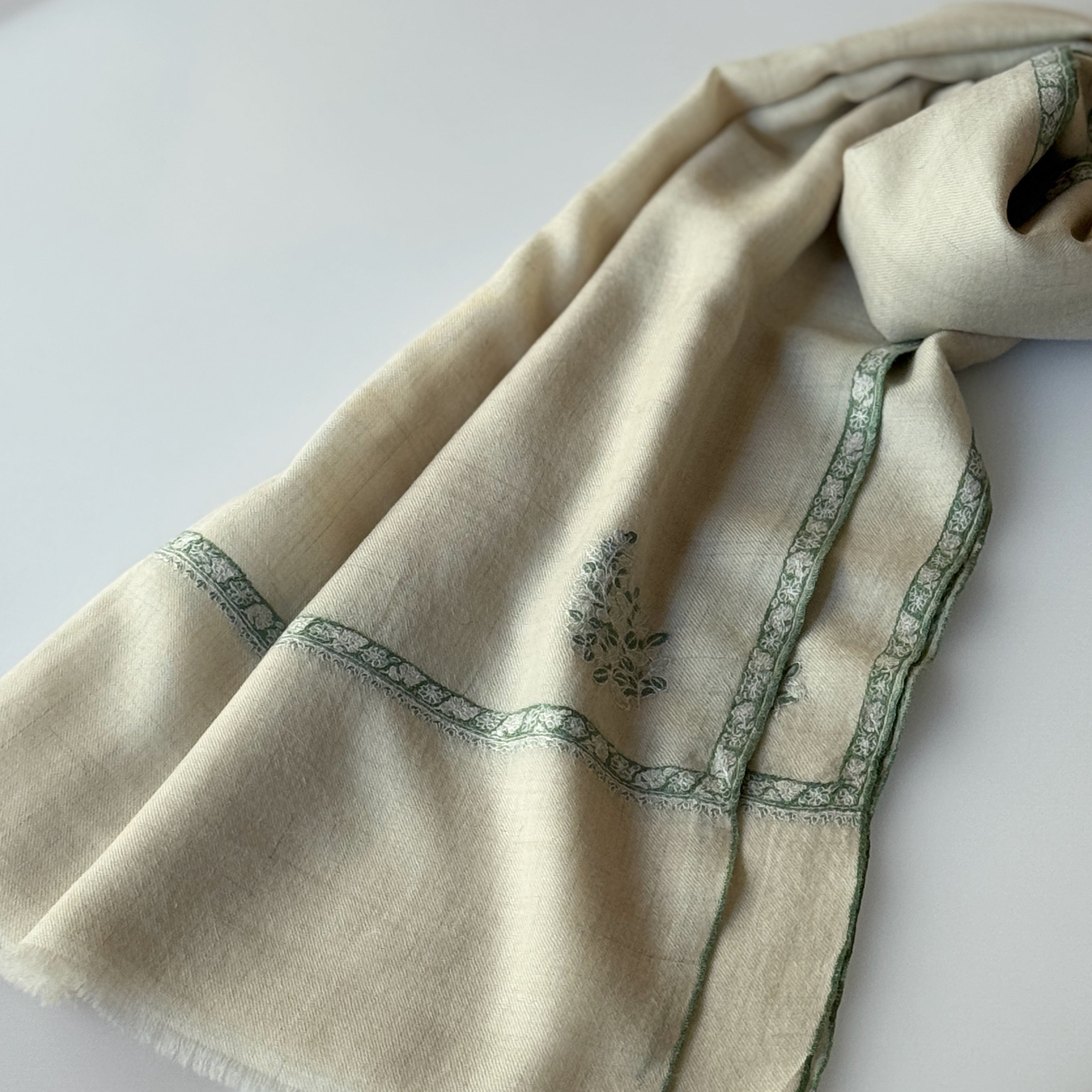 Sozni Pashmina Stole with Thin Frame and Flowers, White