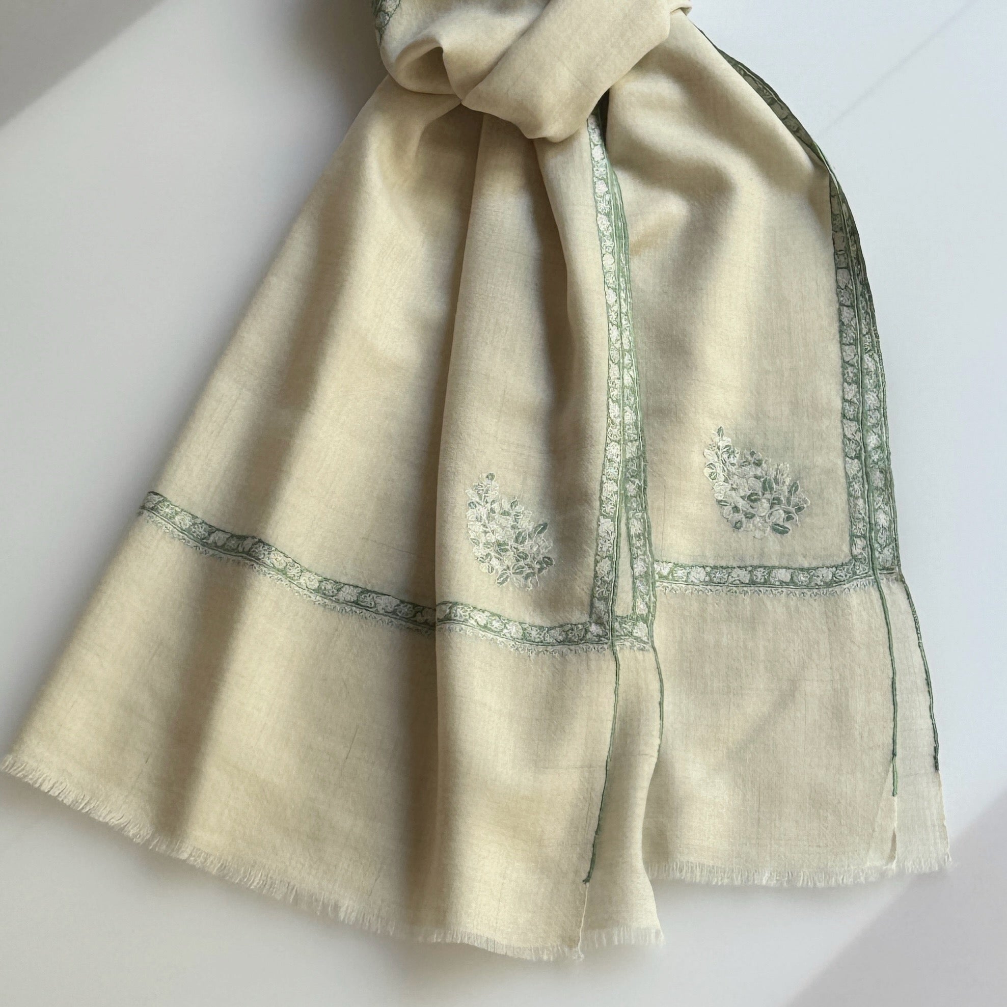 パシュミナストール　ソズニ　細フレーム＋フラワー　　