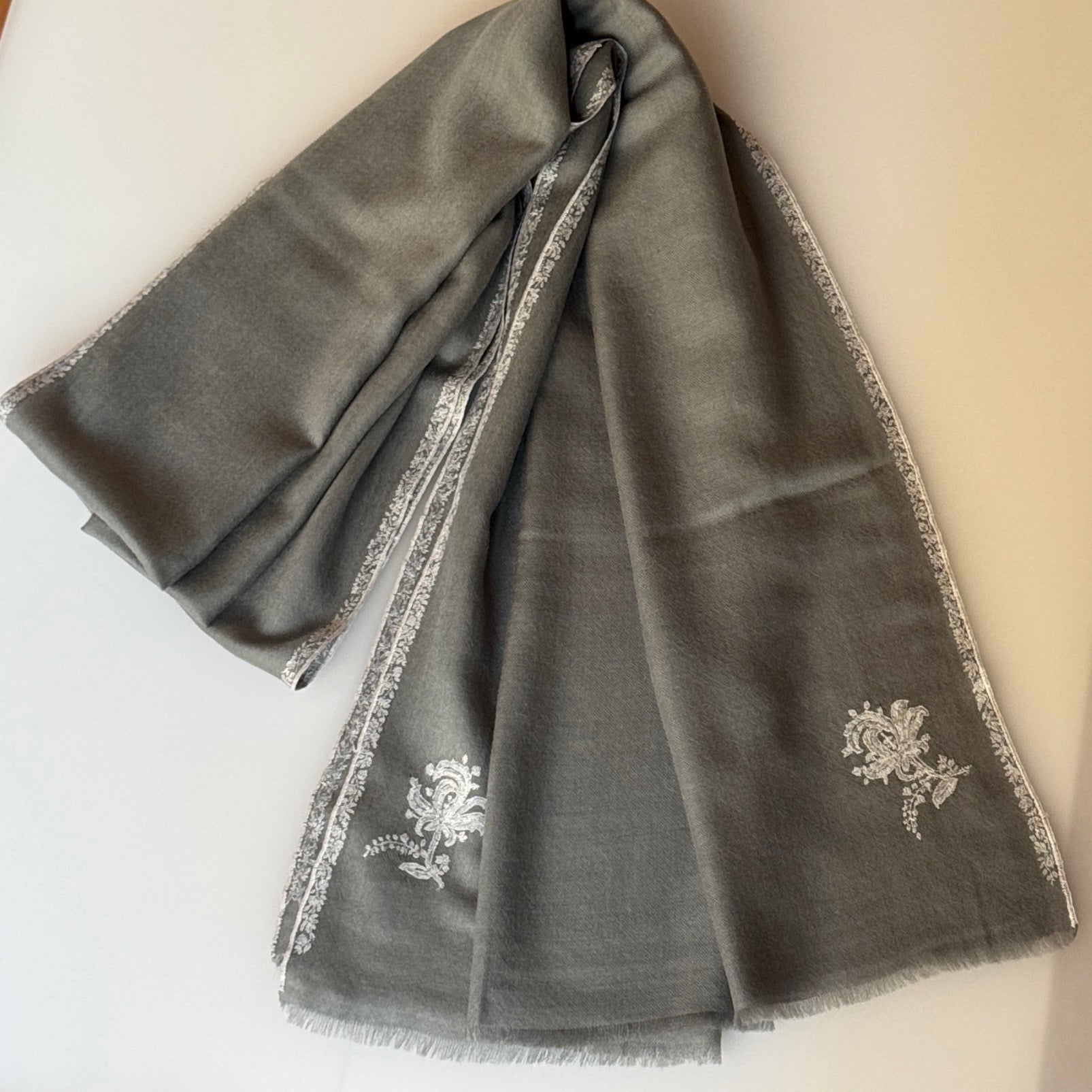 パシュミナストール　ソズニ　ライン＋モチーフ　