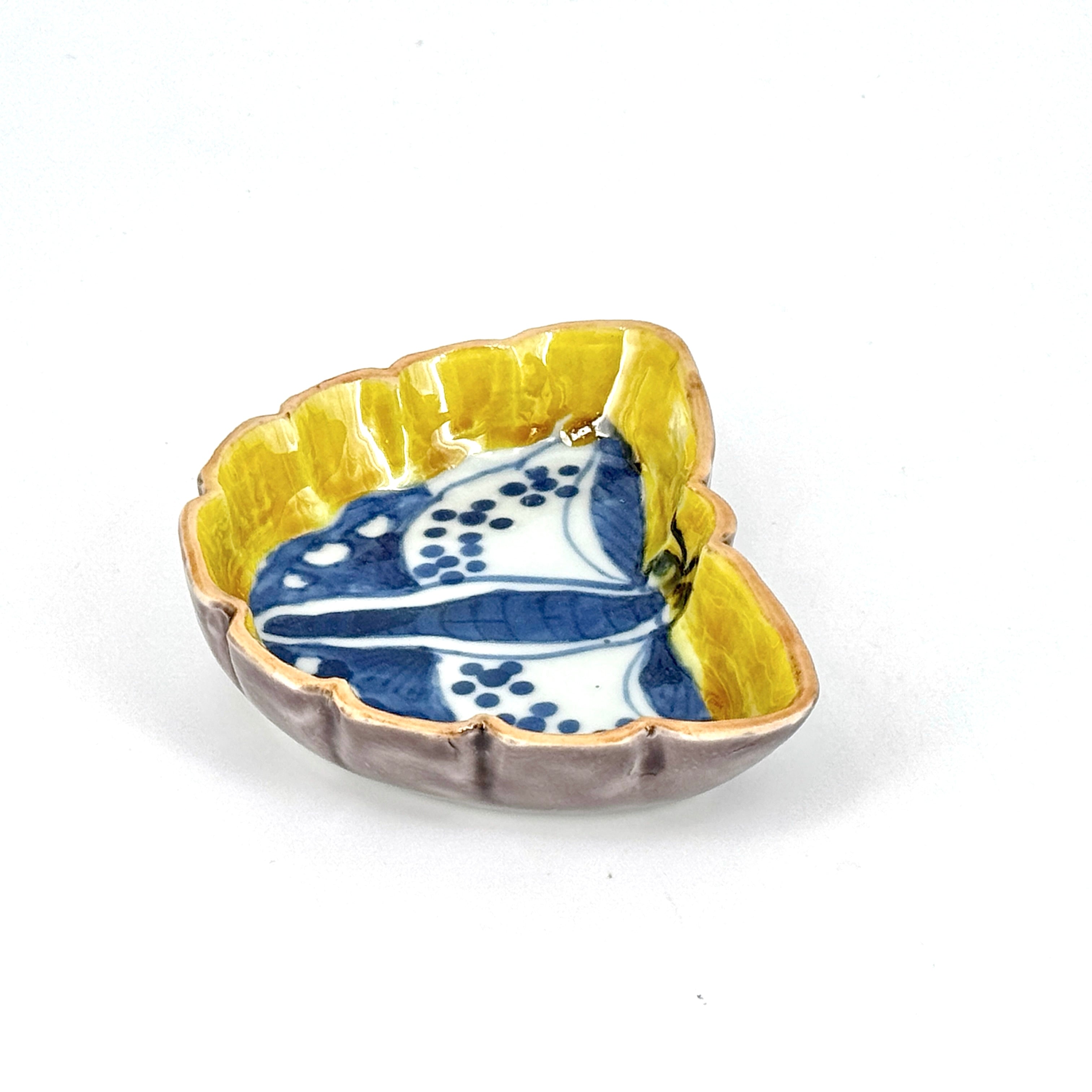色絵染附 蝶形小皿