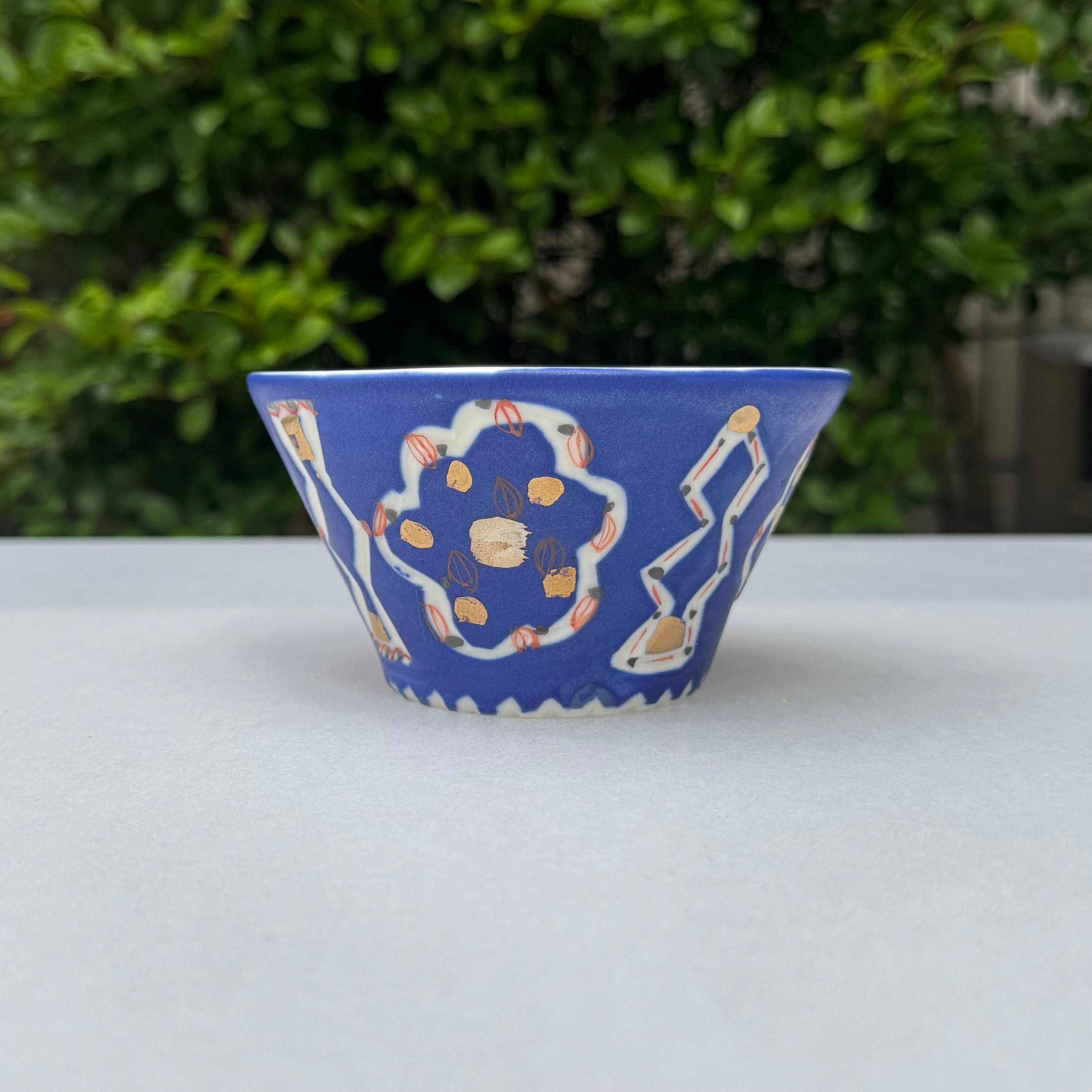 手彫り金彩鉢_紺色_B