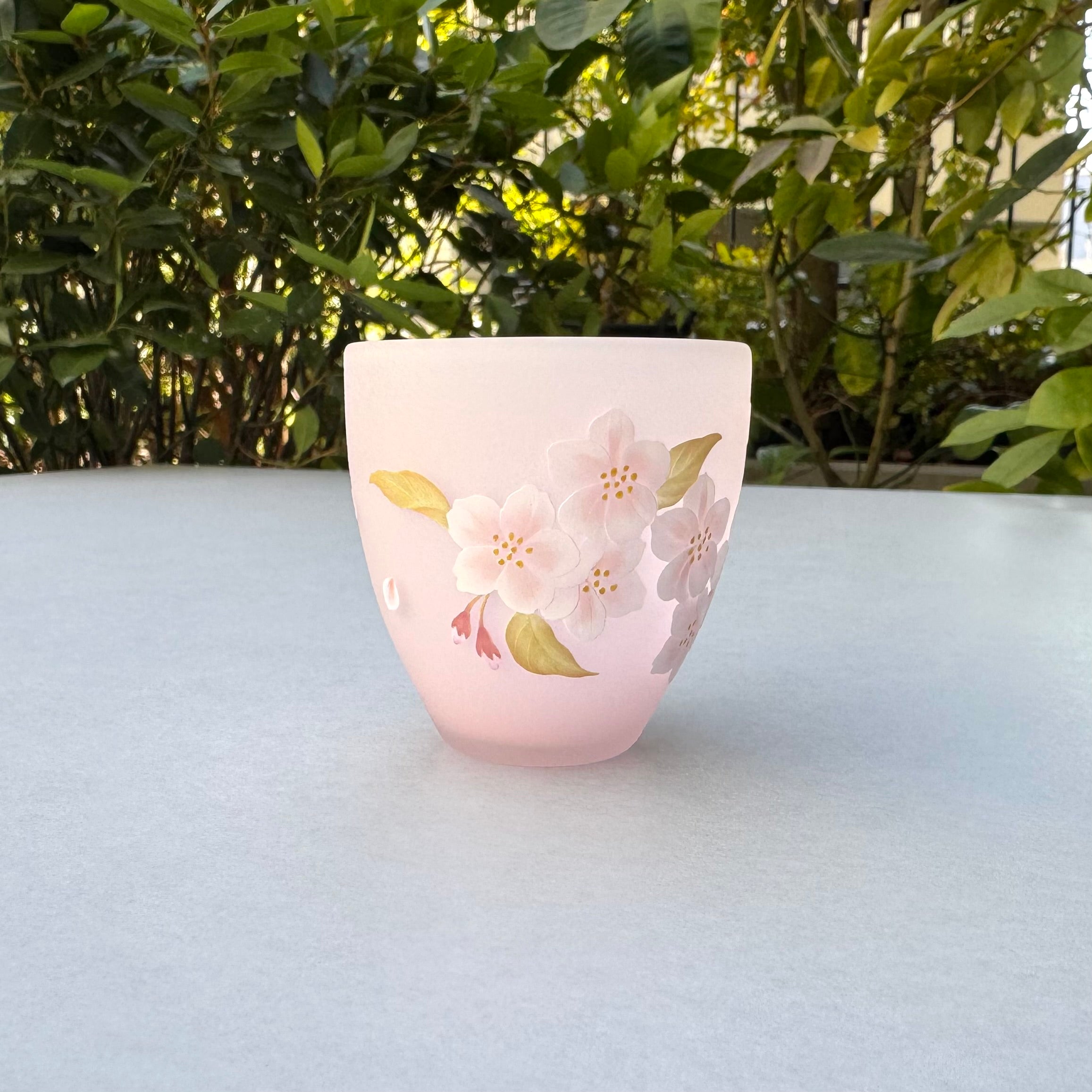 24_ぐい吞「そよそ風に誘われて」