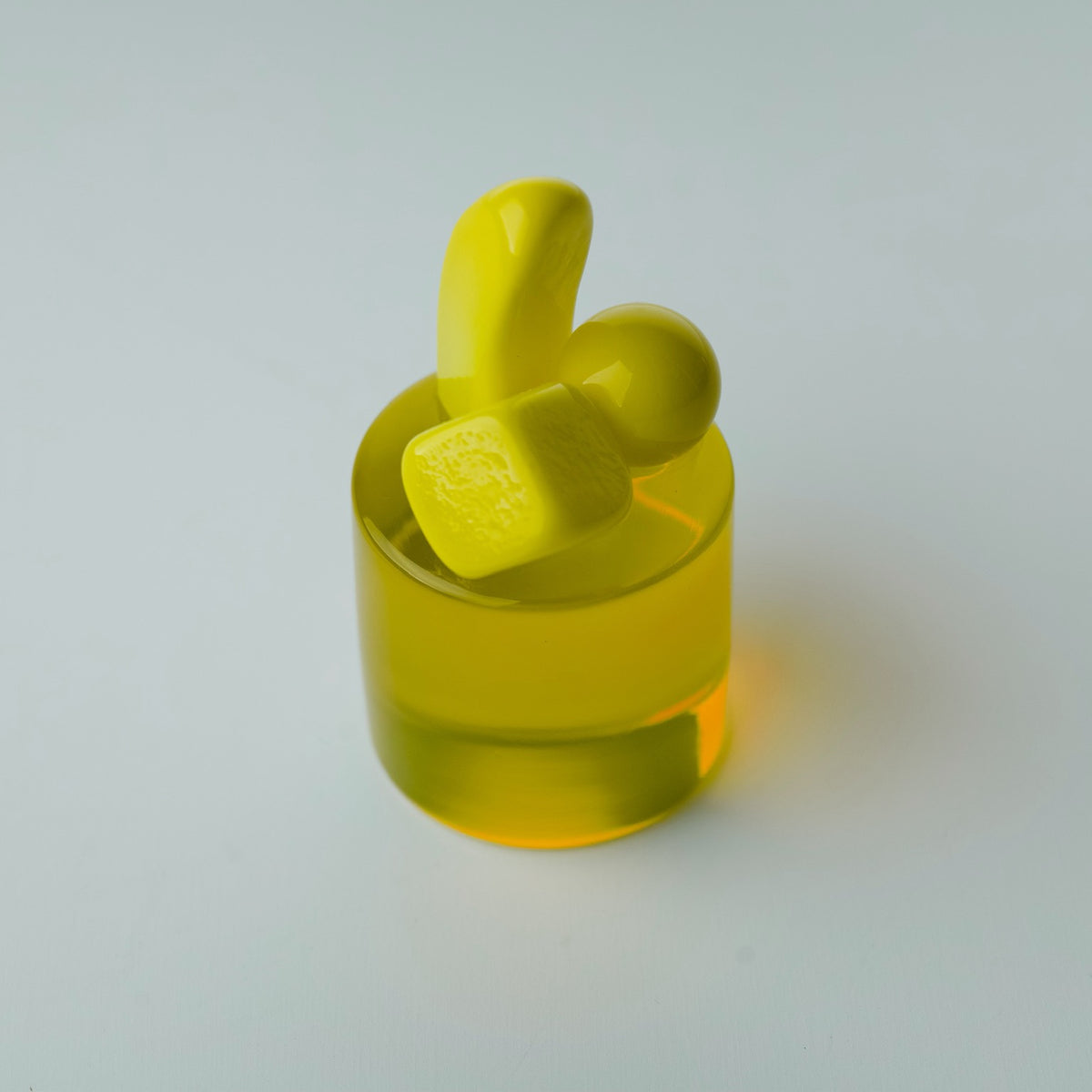 202637_The touch of yellow