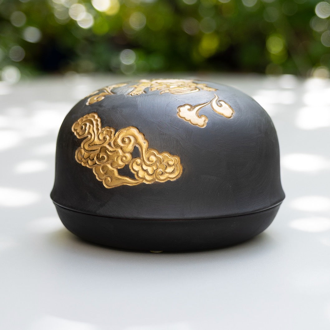 3_獅子雲紋彫二段重